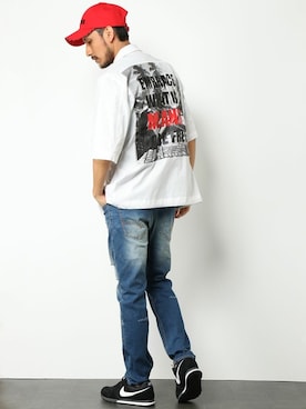 「バックプリント」｜「アイテム（デニムパンツ）」を使った、COX公式オンラインモデルさん（メンズ・180cm）の春コーディネート