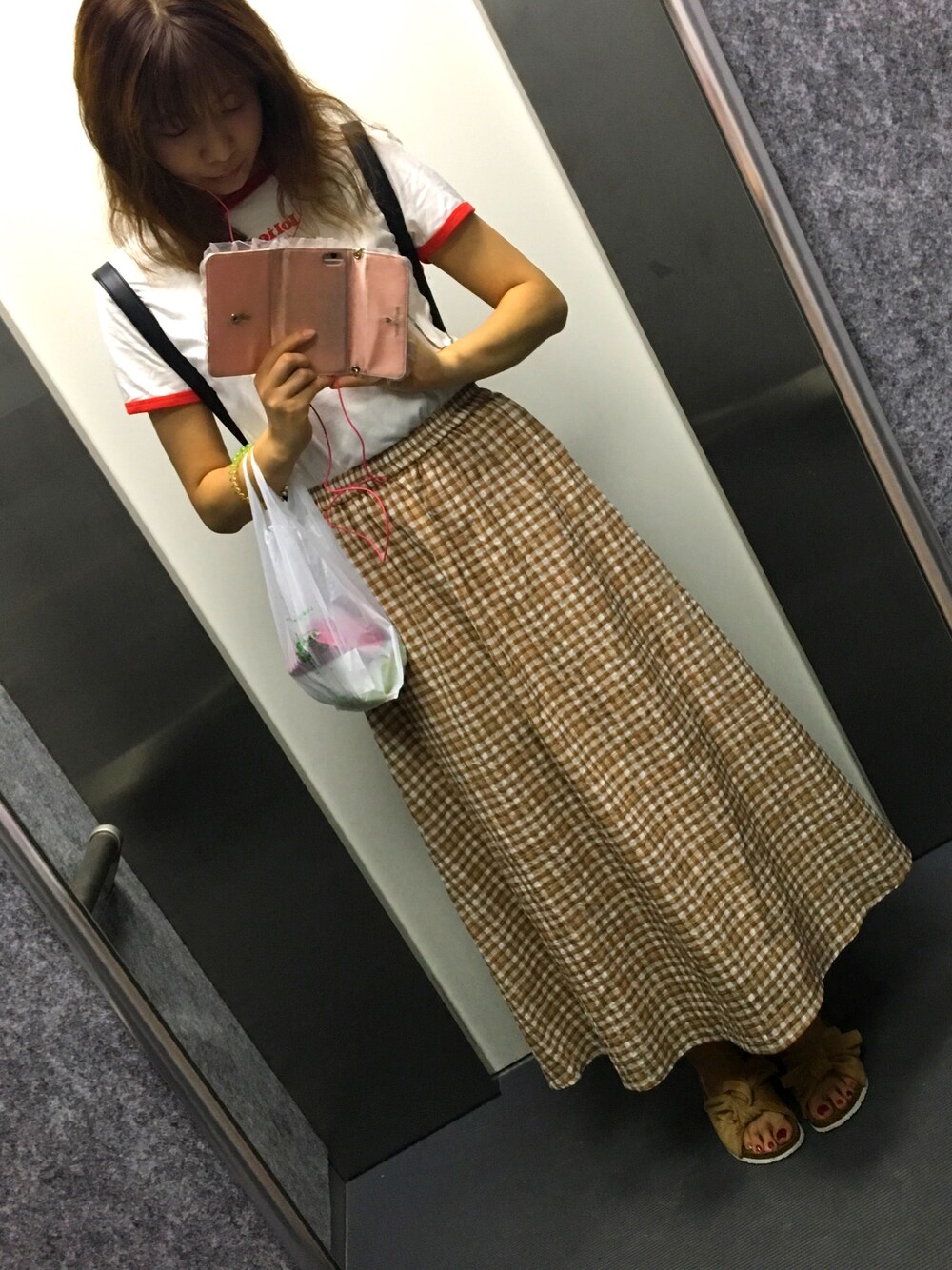 「170cm、カジュアル、one after another NICE CLAUP、apresjour、natural couture、4wayワンピース、リンガーTシャツ、ペタンコサンダル、夏、チェック」｜「apres jourのリンガーＴ【ZOZOTOWN限定アイテム】（Tシャツ/カットソー、ホワイト系）」を使った、AKANEさん（レディース・170cm）の夏コーディネートの1枚目の写真