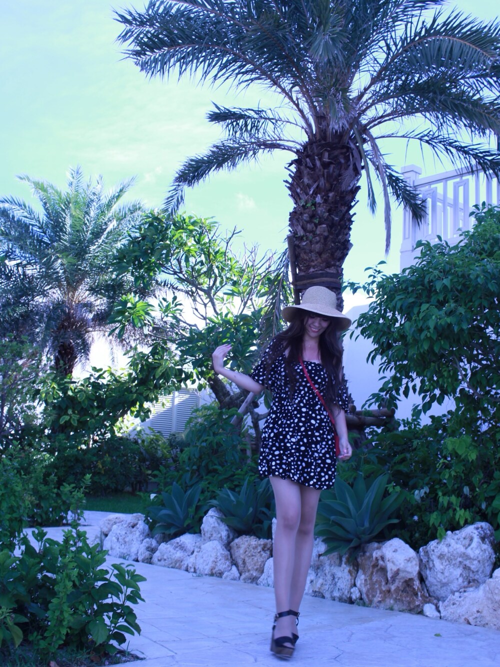 「夏コーデ、おしゃれさんと繋がりたい、ootd、休日スタイル、ワンピース、プチプラ、ドット柄、沖縄、ファッション」｜「MICHAEL KORSのMichael Michael Kors - Selma クロスボディバッグ M - women - レザー/ポリエステル - ワンサイズ（ショルダーバッグ、ブラック系）」を使った、kumiさん（レディース・166cm）の夏コーディネートの1枚目の写真