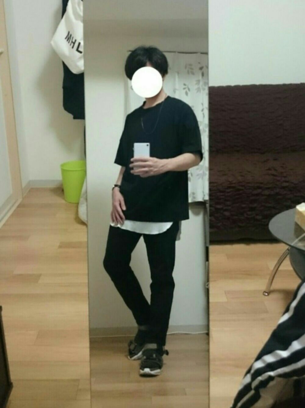 「夏コーデ、ビッグT、レイヤードスタイル、黒スキニー、サンダル」｜「HAREのＢＩＧカットソー(HARE)（Tシャツ/カットソー、ブラック系）」を使った、tskz.さん（メンズ・161cm）の夏コーディネートの1枚目の写真