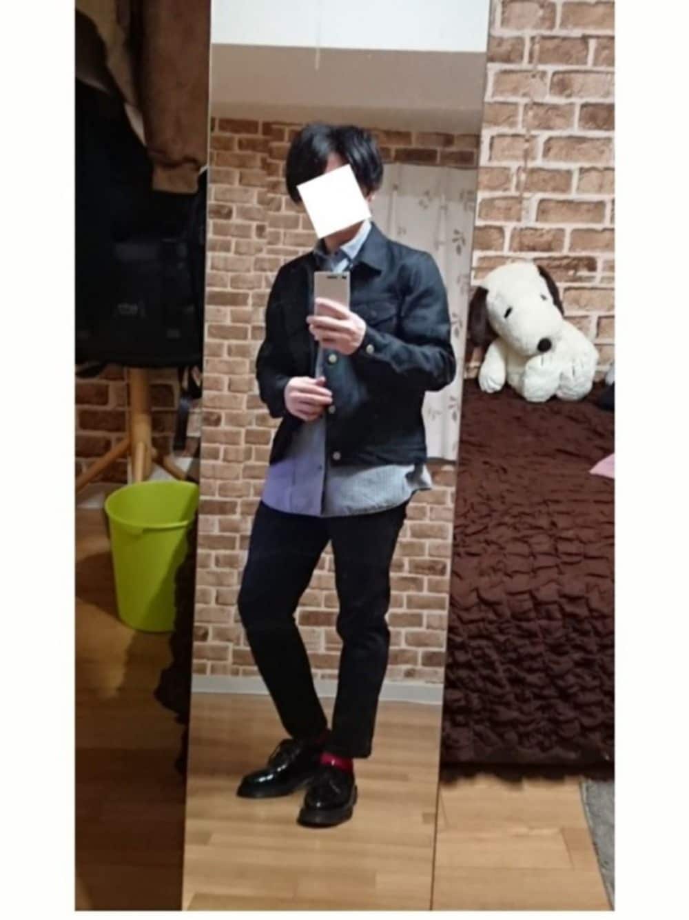 「春コーデ、デニムジャケット、チェックシャツ、黒スキニー、靴下、革靴」｜「JOHN LAWRENCE SULLIVANのRIGID DENIM JACKET（デニムジャケット、ブラック系）」を使った、tskz.さん（メンズ・161cm）の春コーディネートの1枚目の写真