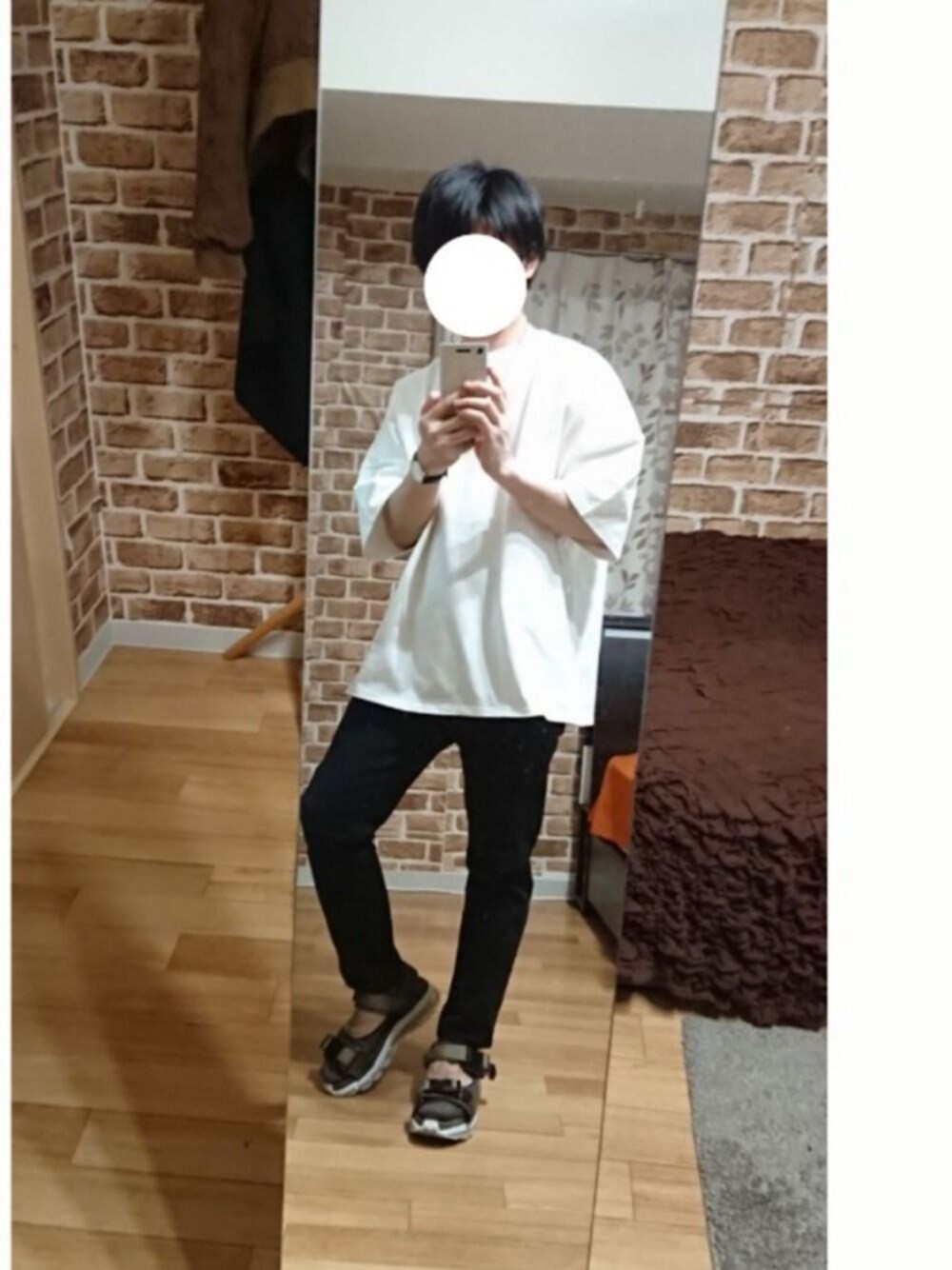 「夏コーデ、ビックシルエット、カットソー、ネックレス、黒スキニー、腕時計、サンダル」｜「HAREのアイテム（Tシャツ/カットソー、ホワイト系）」を使った、tskz.さん（メンズ・161cm）の春コーディネートの1枚目の写真
