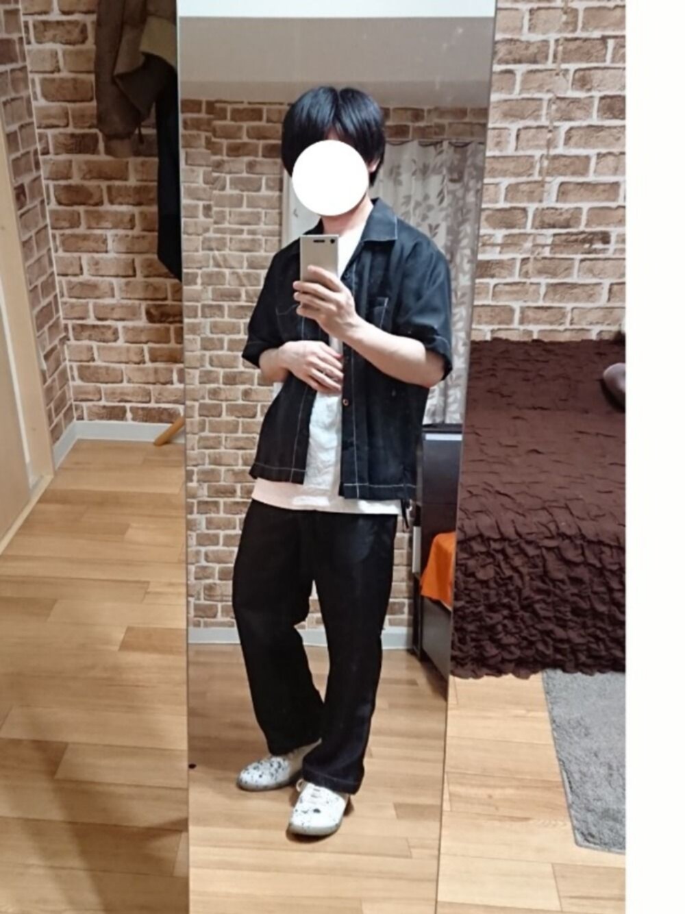 「夏コーデ、オープンカラーシャツ、Tシャツ、スラックス、セットアップ、スニーカー」｜「UNUSEDのアイテム（Tシャツ/カットソー、ブラック系）」を使った、tskz.さん（メンズ・161cm）の春コーディネートの1枚目の写真
