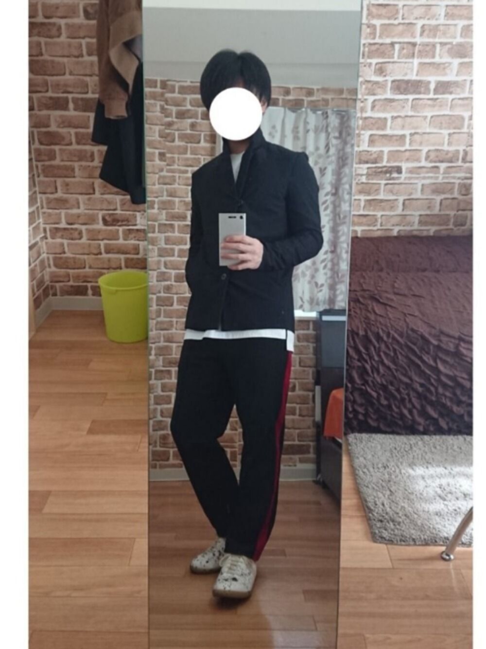 「秋服準備はじめました、テーラードジャケット、カットソー、ラインパンツ、スニーカー」｜「KAZUYUKI KUMAGAI ATTACHMENTの【KAZUYUKI KUMAGAI】60/2ギザシルキー天竺クルーネックL/S（Tシャツ/カットソー、ホワイト系）」を使った、tskz.さん（メンズ・161cm）の秋コーディネートの1枚目の写真