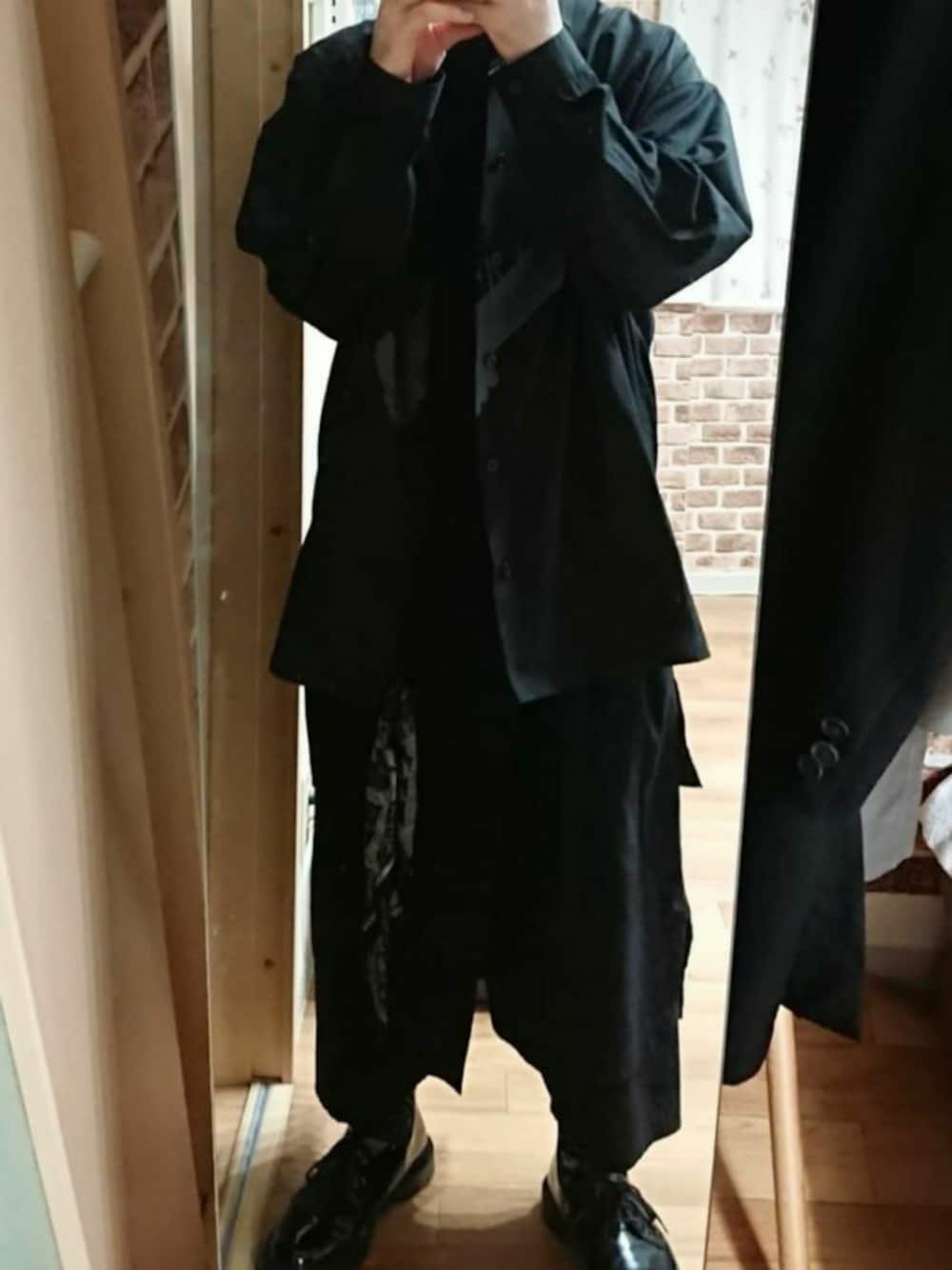 「ヨウジヤマモト、yohjiyamamoto、ブラックスキャンダル、BLACKSCANDAL、ヨウジヤマモトプールオム、yohjiyamamotopourhomme、Dr.Martens、ドクターマーチン、スタッフシャツ、ラップパンツ」｜「BLACK Scandal Yohji Yamamotoのアイテム（シャツ/ブラウス、ブラック系）」を使った、tskz.さん（メンズ・161cm）の夏コーディネートの1枚目の写真