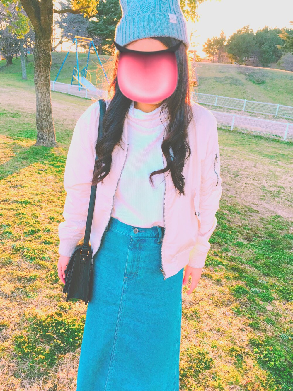 「公園」｜「WEGOのWEGO/MA-1（MA-1、ホワイト系）」を使った、Akaneさん（レディース・156cm）の冬コーディネートの1枚目の写真