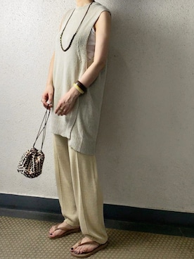 「ベージュパンツ」｜「アイテム（ビーチサンダル）」を使った、mayu.tさん（レディース・155cm）の夏コーディネート