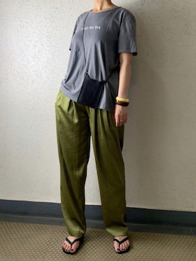 「サテンパンツ」｜「アイテム（ビーチサンダル）」を使った、mayu.tさん（レディース・155cm）の夏コーディネート