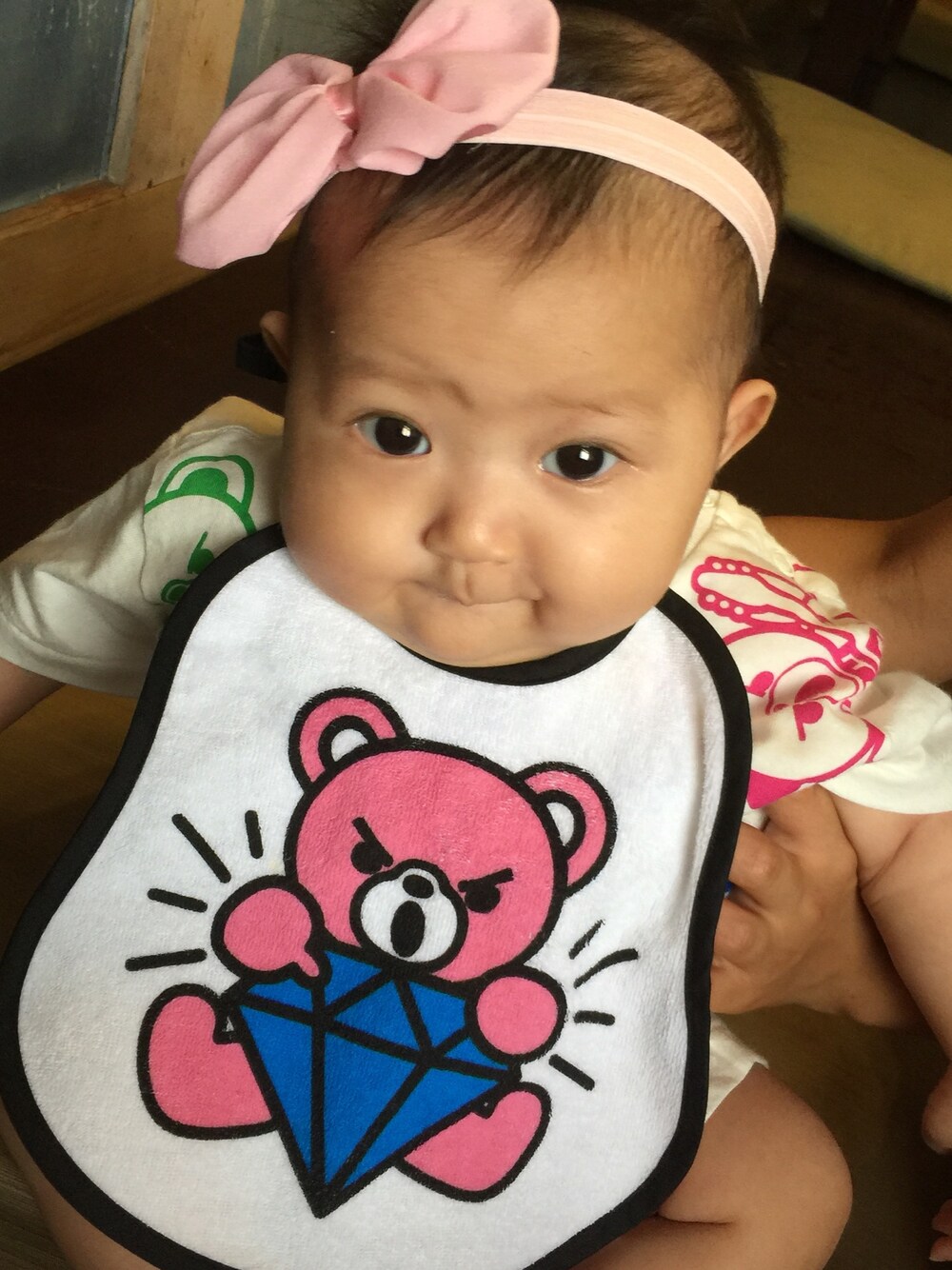 「JOEY HYSTERIC、ジョーイヒステリック、babyfashion、ベビーファッション、babycode、ベビーコーデ、babygirl 、ベビーガール、出産祝い」｜「JOEY HYSTERICのHYS BEAR pt スタイSET（スタイ/よだれかけ、その他）」を使った、NONNONさん（キッズ・50cm）の春コーディネートの1枚目の写真
