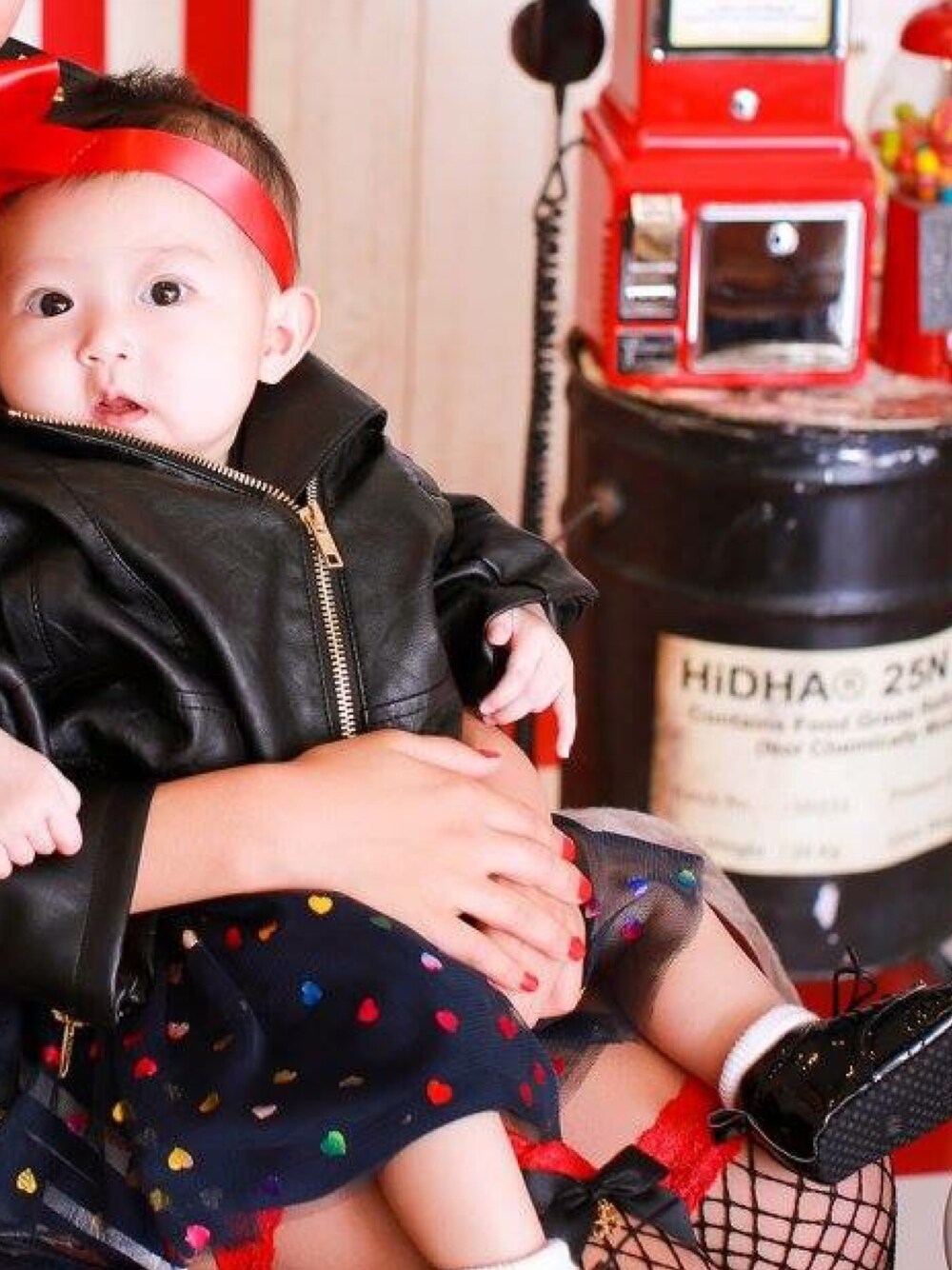 「H&M baby、エイチアンドエム、babyfashion、ベビーファッション、babycode、ベビーコーデ、babygirl 、ベビーガール、ライダースジャケット、５ヶ月」｜「H&Mのアイテム（ジャケット/アウター、ブラック系）」を使った、NONNONさん（キッズ・60cm）の春コーディネートの1枚目の写真