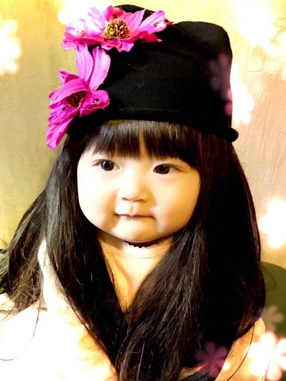 「sweetroom、スイートルーム、petit main、プティマイン、babyfashion、ベビーファッション、babycode、ベビーコーデ、babygirl 、ベビーガール」｜「sweetroomのアイテム（ニットキャップ/ビーニー、ブラック系）」を使った、NONNONさん（キッズ・60cm）の春コーディネートの1枚目の写真