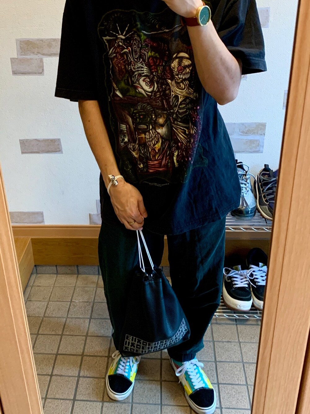 「古着MIX、古着コーデ」｜「古着のアイテム（Tシャツ/カットソー、ブラック系）」を使った、yuuuuuuuuuumaさん（メンズ・166cm）の夏コーディネートの1枚目の写真