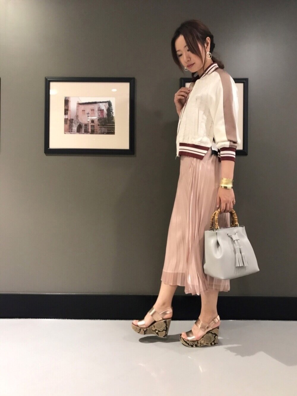 「fashion、muller of yoshiokubo、プリーツスカート、LOVELESS、GUILD PRIME、春コーデ、はるコーデ」｜「FABIO RUSCONIのアイテム（サンダル、ゴールド系）」を使った、mikaさん（レディース・169cm）の春コーディネートの1枚目の写真