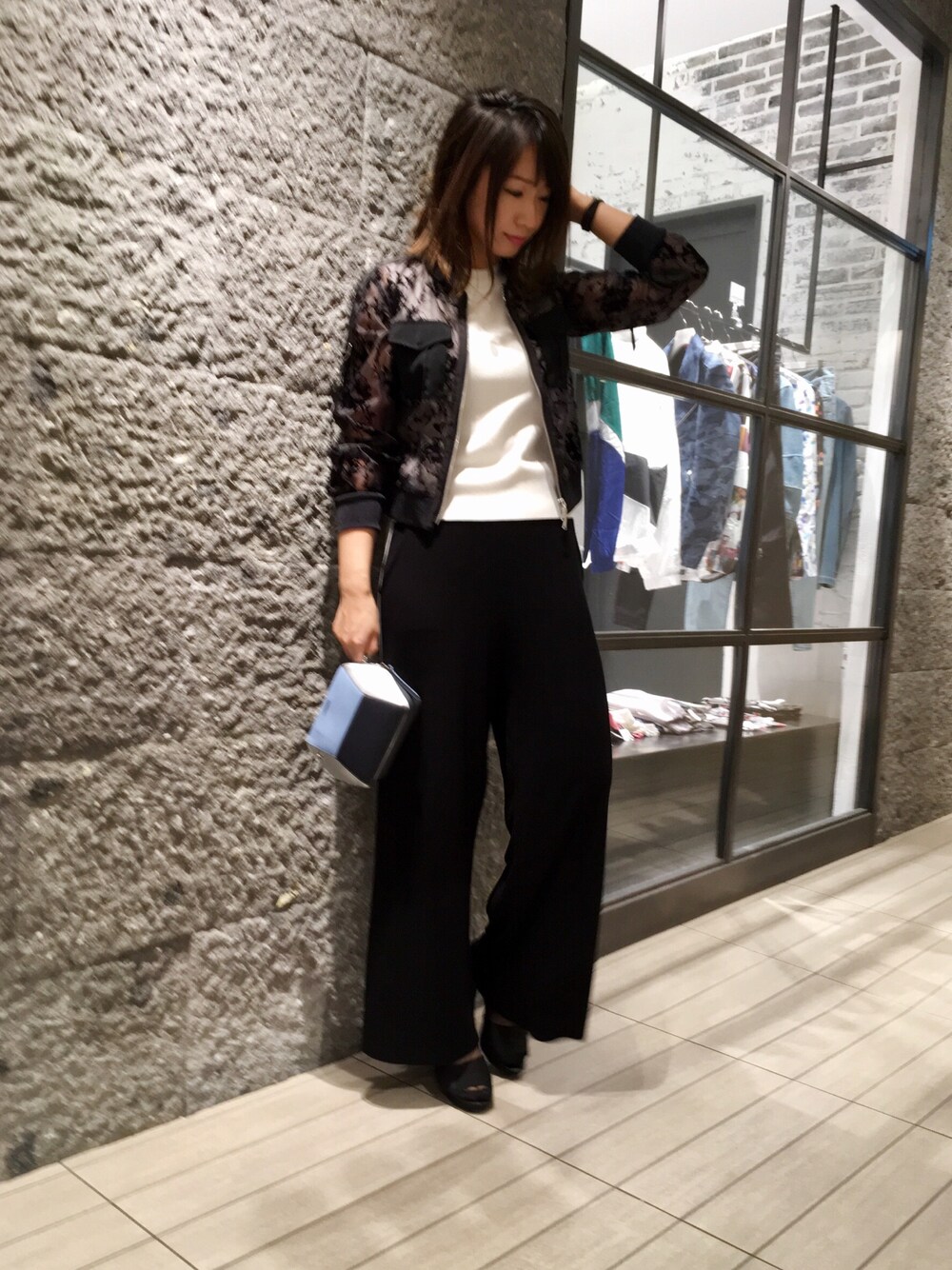 「ニット、ブラックコーデ、休日スタイル、ニットパンツ、春ニット、シンプルコーデ、春コーデ、ゆるコーデ、otonamuse、ニットアップ」｜「GUILD PRIMEの【GUILD PRIME】WOMEN シアーフロッキーMA-1（MA-1、ブラック系）」を使った、mikaさん（レディース・169cm）の春コーディネートの1枚目の写真