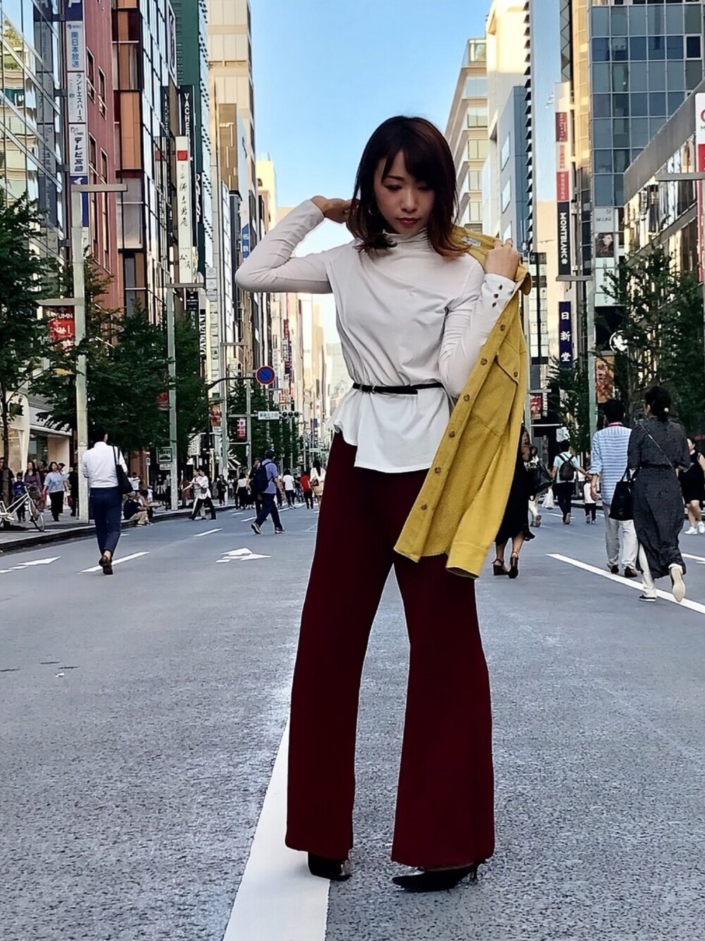 「ビッグシルエット、ウエストマーク、LOVELESS、シンプルコーデ、カジュアルコーデ、秋、高身長女子、ニットコーデ、オトナ女子、ニットアップ」｜「LOVELESSの【otonaMUSE10月号掲載】リブニット フレアパンツ（その他パンツ、レッド系）」を使った、mikaさん（レディース・169cm）の秋コーディネートの1枚目の写真