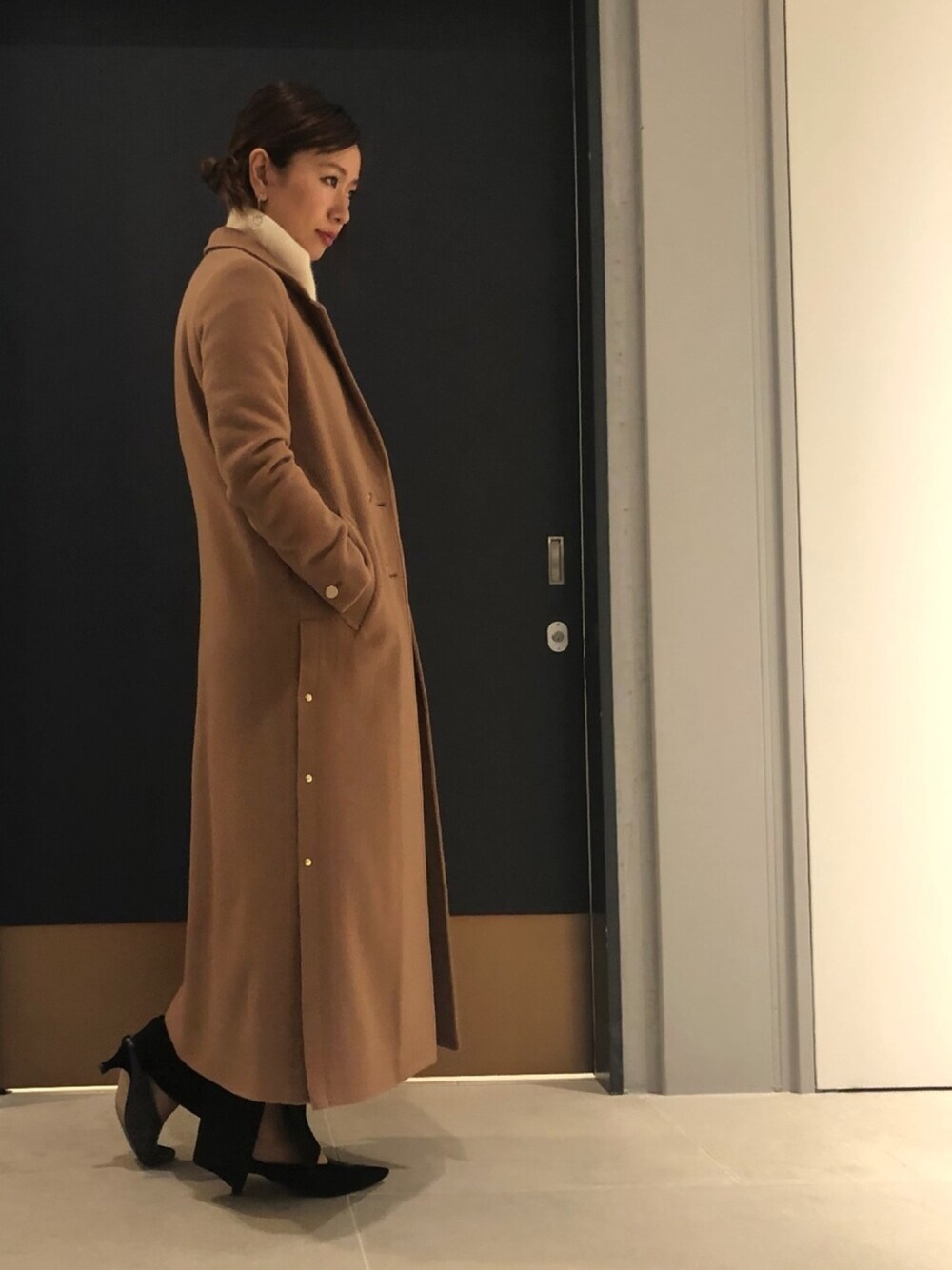 「秋のコーデ、大人コーデ、LOVELESS、大人女子、シンプルコーデ、ベージュコーデ、ゆるコーデ、秋冬コーデ、otonamuse、ニットコーデ」｜「LOVELESSの【LOVELESS×otona MUSE】オフタートル ニット（ニット/セーター、ホワイト系）」を使った、mikaさん（レディース・169cm）の秋コーディネートの1枚目の写真