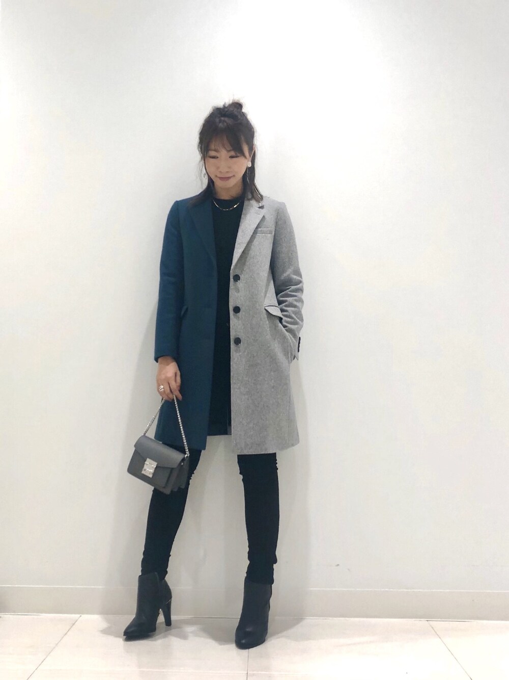 「チェスターコート、大人カジュアル、キレイめ、冬、LOVELESS、シンプルコーデ、カジュアルコーデ、otonamuse、冬のコーデ、年末WEAR感謝祭」｜「LOVELESSの◆◆スプリット ブロッキング チェスター（チェスターコート、グレー系）」を使った、mikaさん（レディース・169cm）の冬コーディネートの1枚目の写真