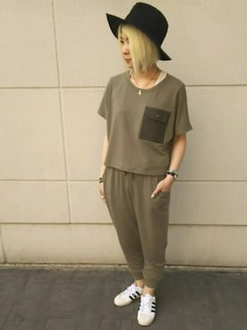 「カーキ色」｜「アイテム（ブラック系）」を使った、Rさん（レディース・160cm）の夏コーディネート