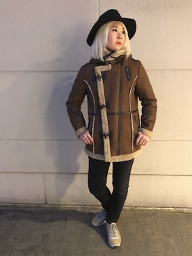 「AVIREX（アヴィレックス）のアイテム（ムートンコート）」を使った、Rさん（レディース・160cm）の冬コーディネート