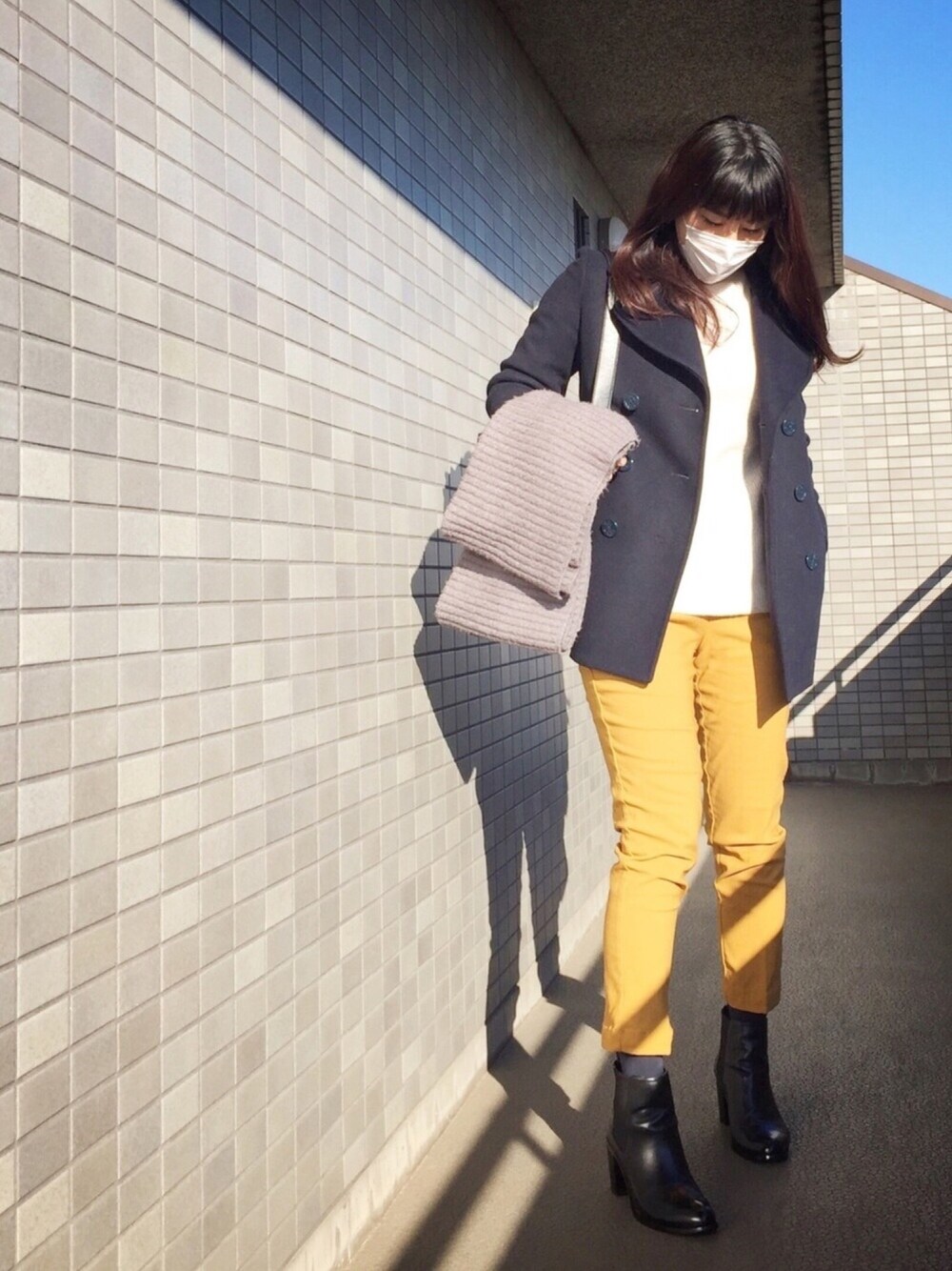 「シンプルコーデ、オトナカジュアル、パンツスタイル、からし色、裏起毛」｜「ROSE BUDのLJ-14226 PEA COAT W/HOODED（ピーコート、ブルー系）」を使った、☆aiai☆さん（レディース・166cm）の春コーディネートの1枚目の写真
