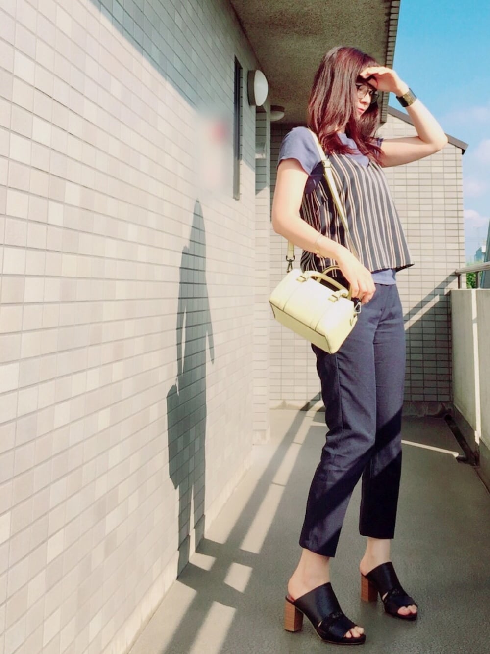 「大人カジュアル、シンプルコーデ、プチプラ、ネイビー、キャミソール、リブT、Tシャツ、UNIQLO、Doシンプル部、WEAR昭和部」｜「UNIQLOのWOMEN リブクルーネックT（半袖）（Tシャツ/カットソー、ブルー系）」を使った、☆aiai☆さん（レディース・166cm）の夏コーディネートの1枚目の写真