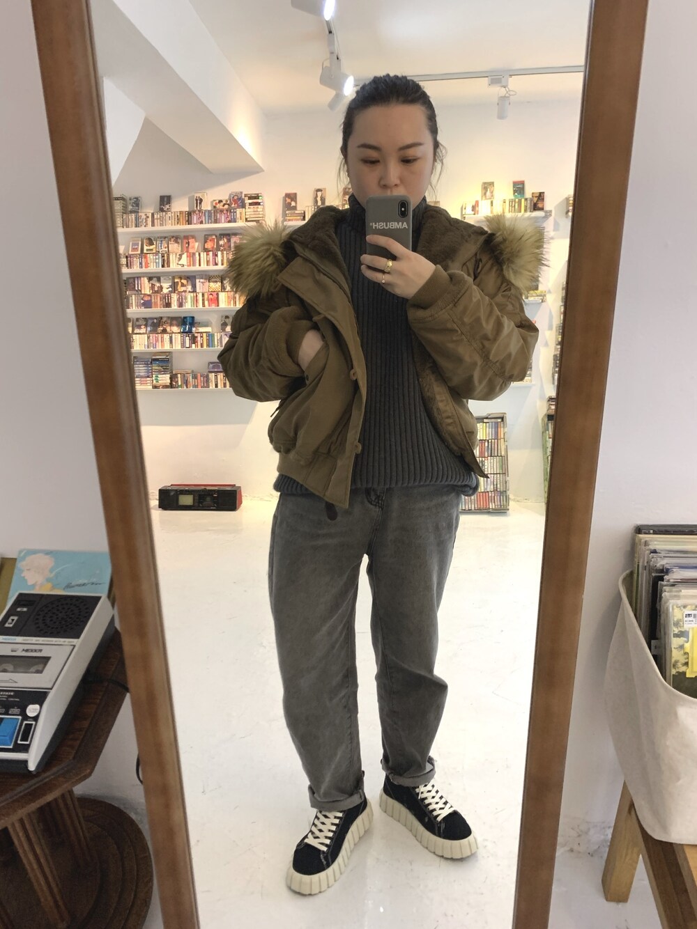 「Taichung、感傷唱片行」｜「AMBUSHのアイテム（その他、グレー系）」を使った、51Wuさん（レディース・157cm）の春コーディネートの1枚目の写真