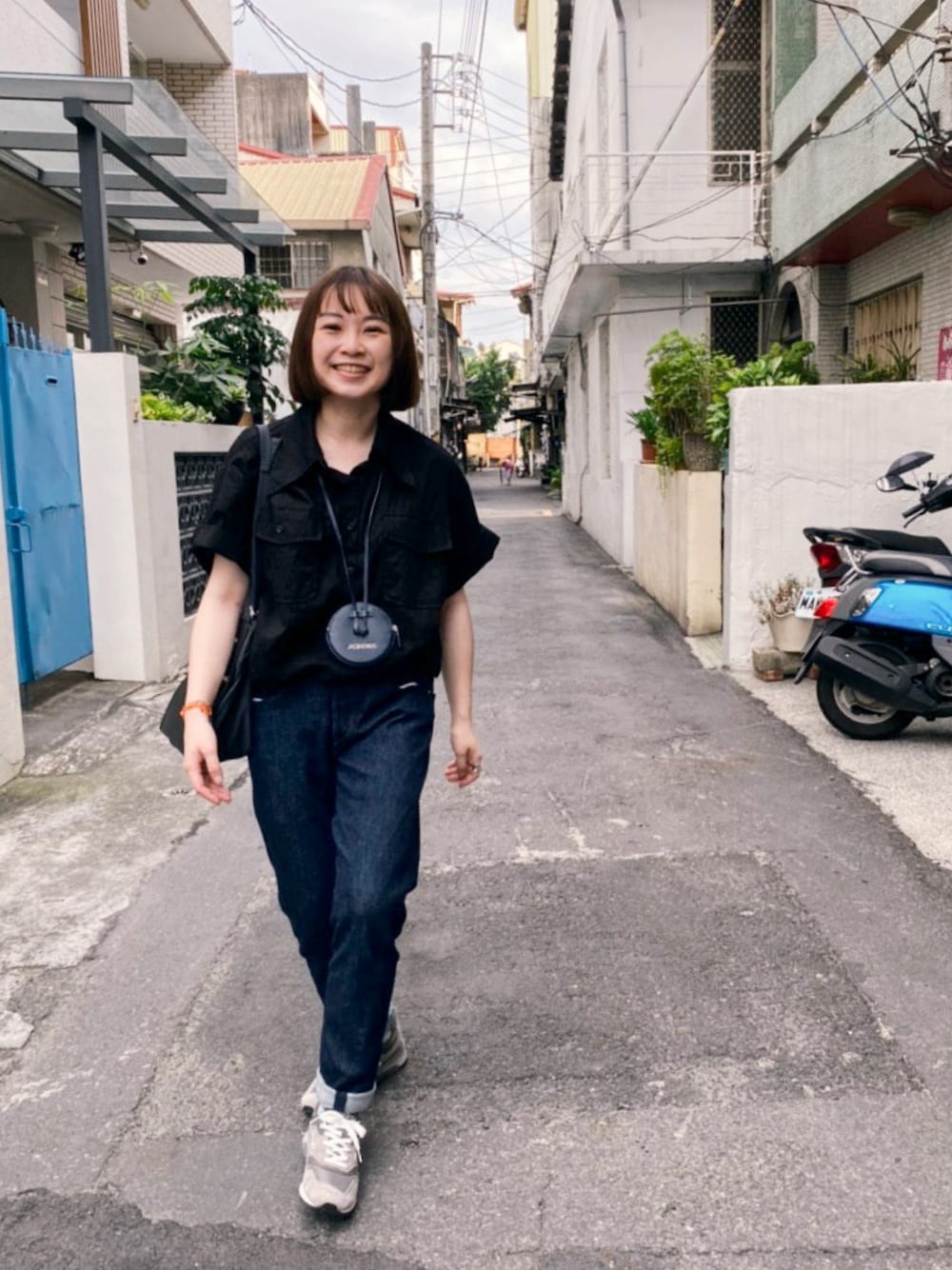 「ootd、streetstyle、JACQUEMUS、nbootd、AcneStudios」｜「JACQUEMUSのアイテム（クラッチバッグ、ブルー系）」を使った、51Wuさん（レディース・157cm）の夏コーディネートの1枚目の写真