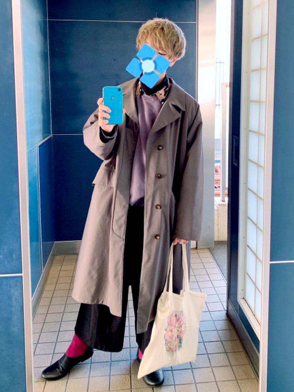 「柄シャツ、HARE、モード、伊藤万理華の脳内博覧会、パープル」｜「伊藤万理華の脳内博覧会のアイテム（トートバッグ、ホワイト系）」を使った、Satoさん（メンズ・172cm）の冬コーディネートの1枚目の写真