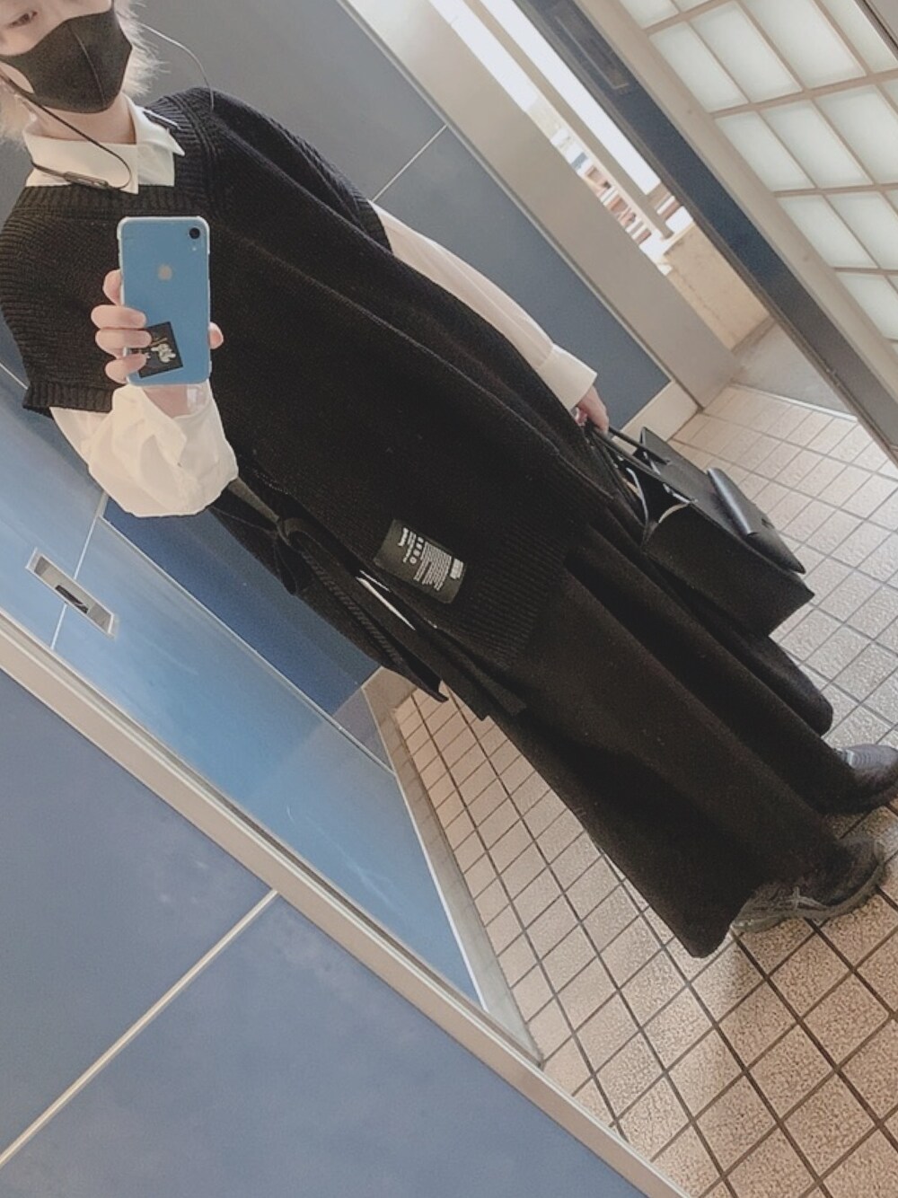 「モノトーン、SHAREEF、not conventional、LAD MUSICAN、モード、ブラック、ブラックコーデ、シアーシャツ、ベスト、スニーカーコーデ」｜「NOT CONVENTIONALのT/R hakama pant（その他パンツ、ブラック系）」を使った、Satoさん（メンズ・172cm）の夏コーディネートの1枚目の写真