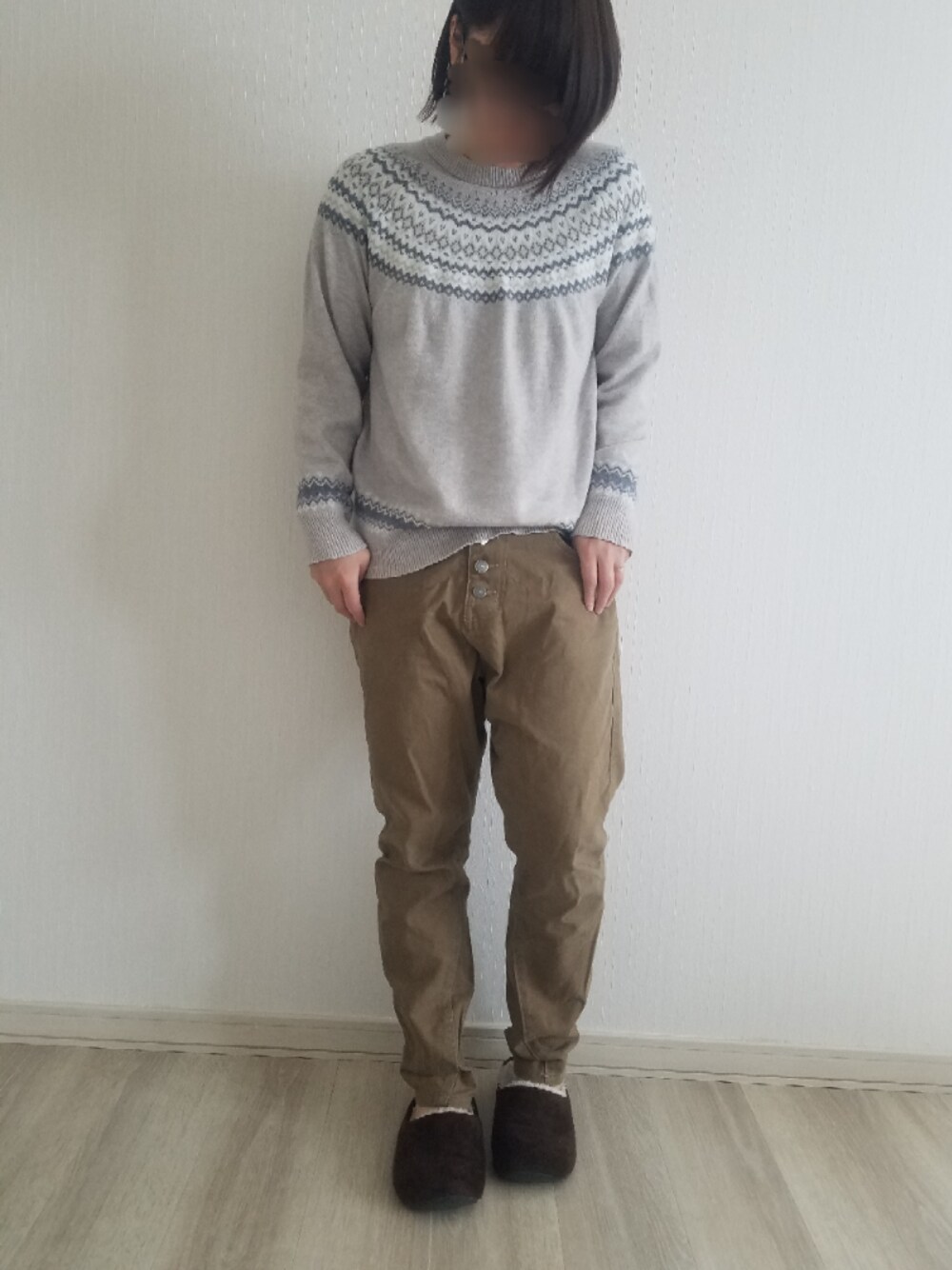 「シンプルコーデ、カジュアルコーデ、冬、サルエルパンツ、ニット、ぽっちゃり、ベージュ、低身長、低身長コーデ、andit_」｜「しまむらのニット（ニット/セーター、グレー系）」を使った、律さん（レディース・153cm）の冬コーディネートの1枚目の写真