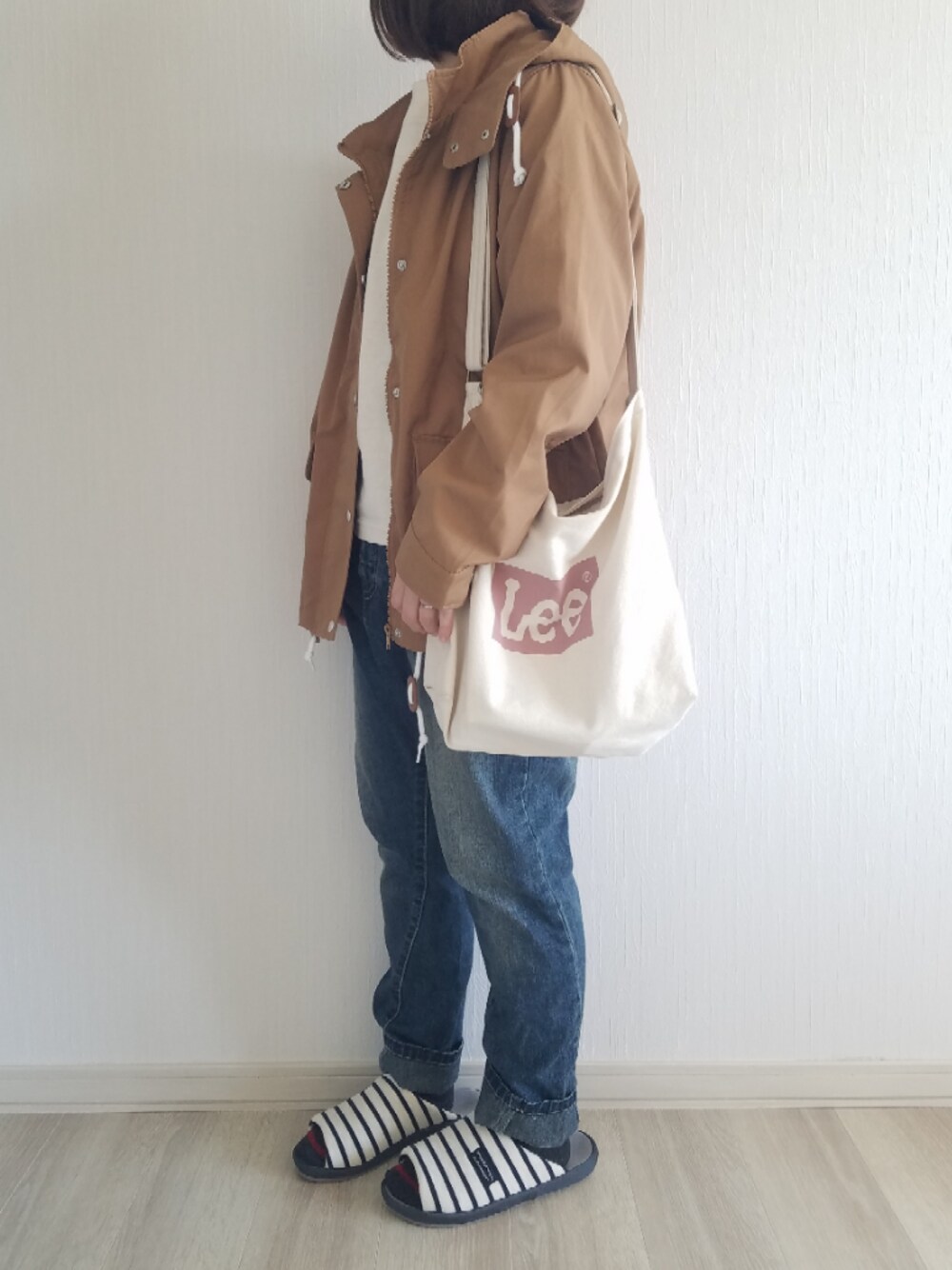 「シンプルコーデ、サルエルパンツ、サルエルデニム、デニム、ぽっちゃり、低身長、マウンテンパーカー、マウンテンパーカー ベージュ、プチプラコーデ、はるコーデ」｜「Mac-Houseのマウンテンパーカー（マウンテンパーカー、ベージュ系）」を使った、律さん（レディース・153cm）の春コーディネートの1枚目の写真