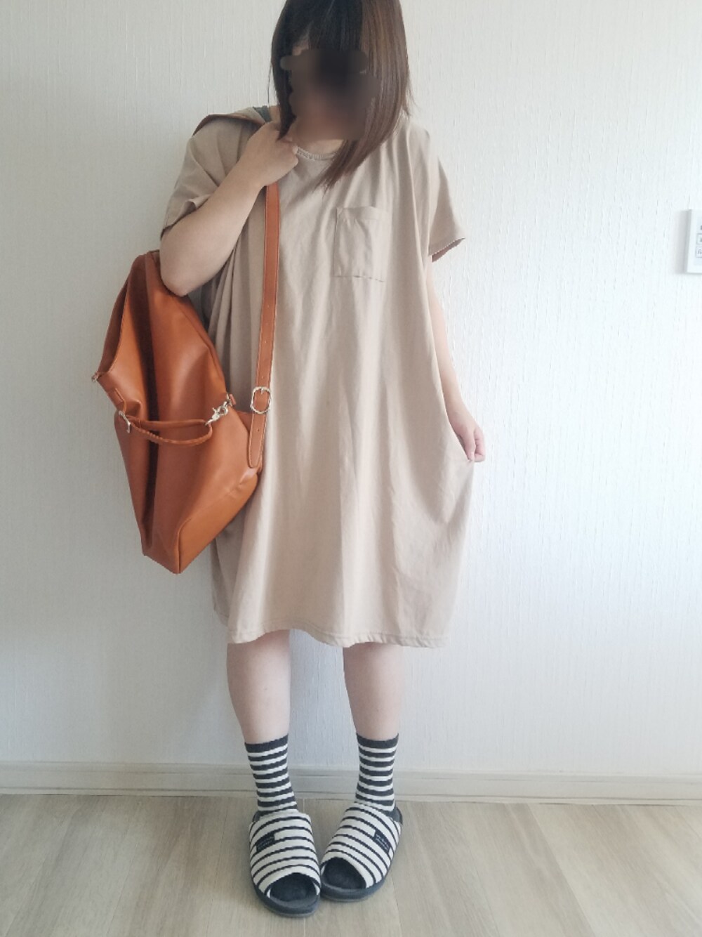 「カジュアル、ラクチンコーデ、大人カジュアル、Tシャツワンピース、ぽっちゃり、ぽっちゃりでもおしゃれしたい！、おちびさん、低身長、しまむら、春夏コーデ」｜「しまむらのTシャツワンピース（ワンピース、ベージュ系）」を使った、律さん（レディース・153cm）の春コーディネートの1枚目の写真