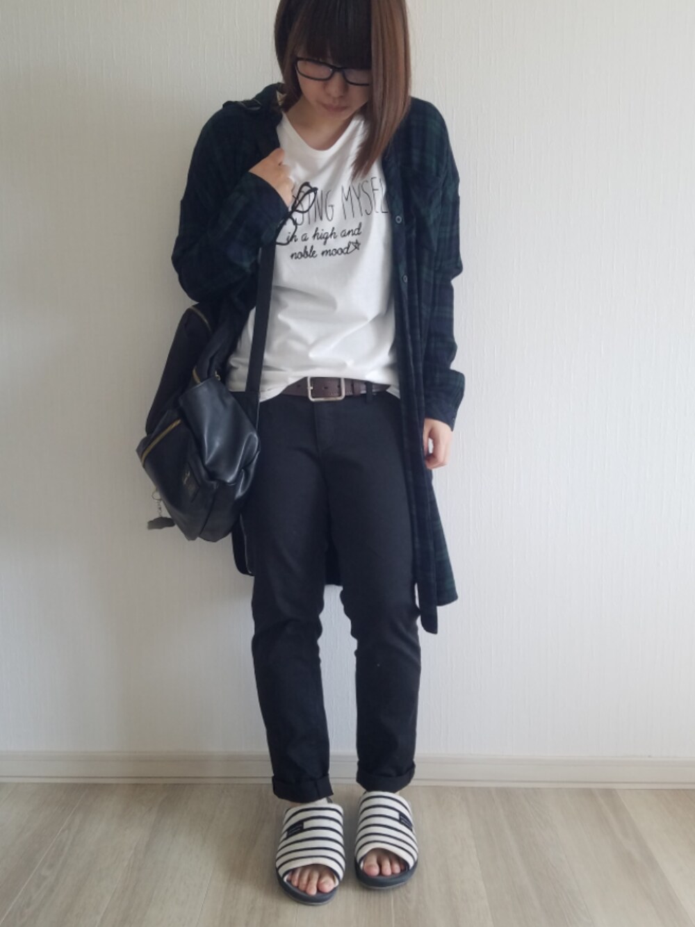「シャツワンピース、黒スキニー、アンクルパンツ、ぽっちゃり、低身長コーデ、低身長、リュック、プチプラコーデ、オトナカジュアル、今日のコーデ」｜「Availのアイテム（Tシャツ/カットソー、ホワイト系）」を使った、律さん（レディース・153cm）の春コーディネートの1枚目の写真