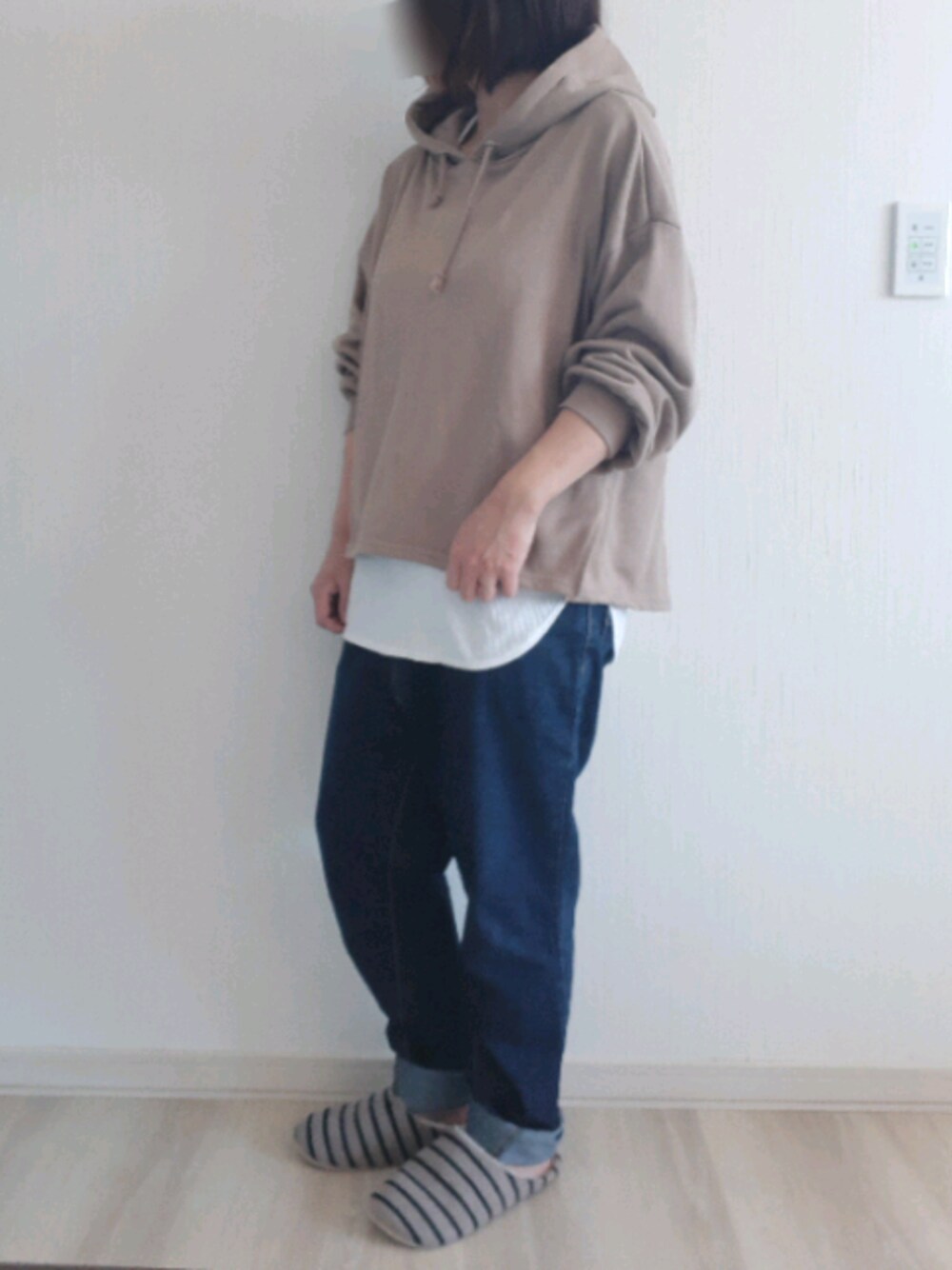 「パーカー、ベージュパーカー、サルエルパンツ、サルエルデニム、低身長、低身長コーデ、レイヤードスタイル、ぽっちゃり、春コーデ、ゆるコーデ」｜「しまむらのパーカー（パーカー、ベージュ系）」を使った、律さん（レディース・153cm）の春コーディネートの1枚目の写真