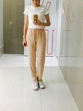 「H&M（エイチ・アンド・エム）のアイテム（パンツ、ベージュ系）」を使った、Xylona-Lionさん（レディース・165cm）の春コーディネート