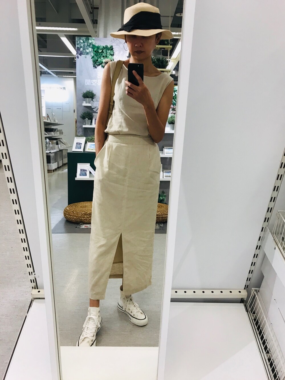 「URBAN RESEARCHのアイテム（帽子、ベージュ系）」を使った、Eva Linさん（レディース・163cm）の夏コーディネートの1枚目の写真