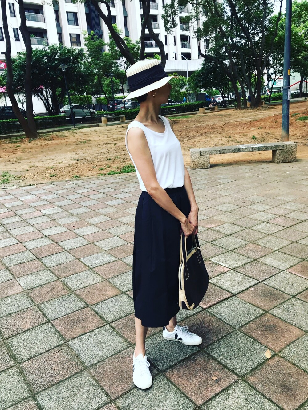 「URBAN RESEARCHのアイテム（帽子、ベージュ系）」を使った、Eva Linさん（レディース・163cm）の夏コーディネートの1枚目の写真