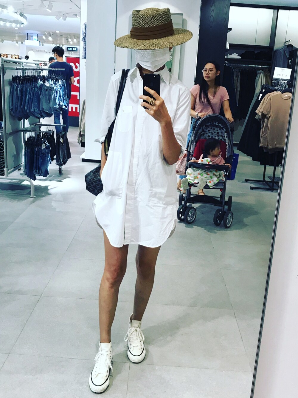 「CONVERSEのアイテム（シューズ、ホワイト系）」を使った、Eva Linさん（レディース・163cm）の夏コーディネートの1枚目の写真