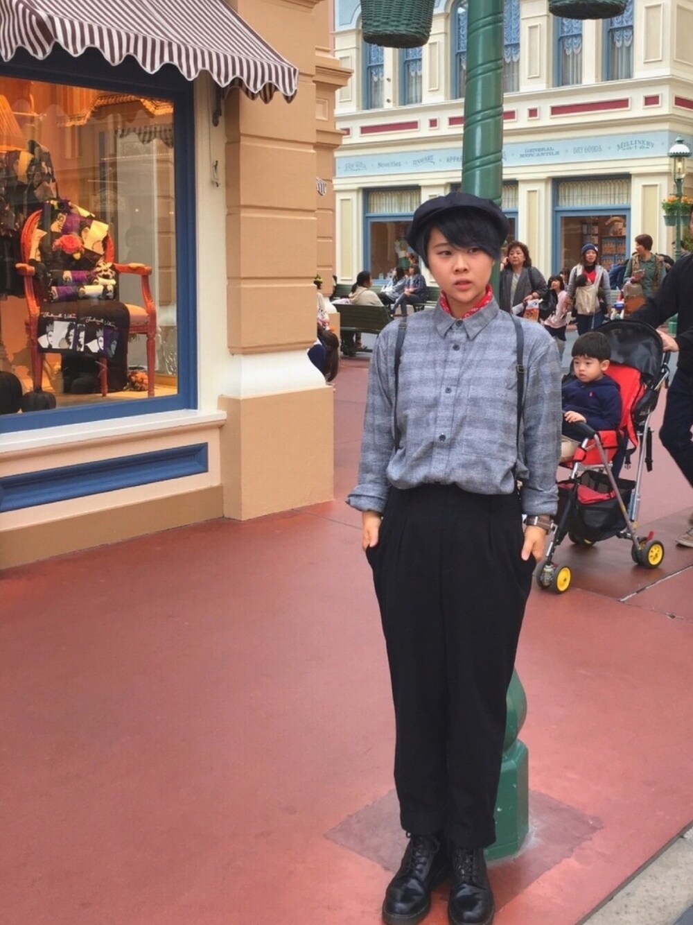 「ハンチング、バンダナ、ネルシャツ、チェックシャツ、チェック柄、GU、サスペンダー、Dr.Martens、Disneyland、wearhalloween2017」｜「coenのタイプライターハンチング（ハンチング/ベレー帽、ブルー系）」を使った、ろいどさん（レディース・152cm）の秋コーディネートの1枚目の写真
