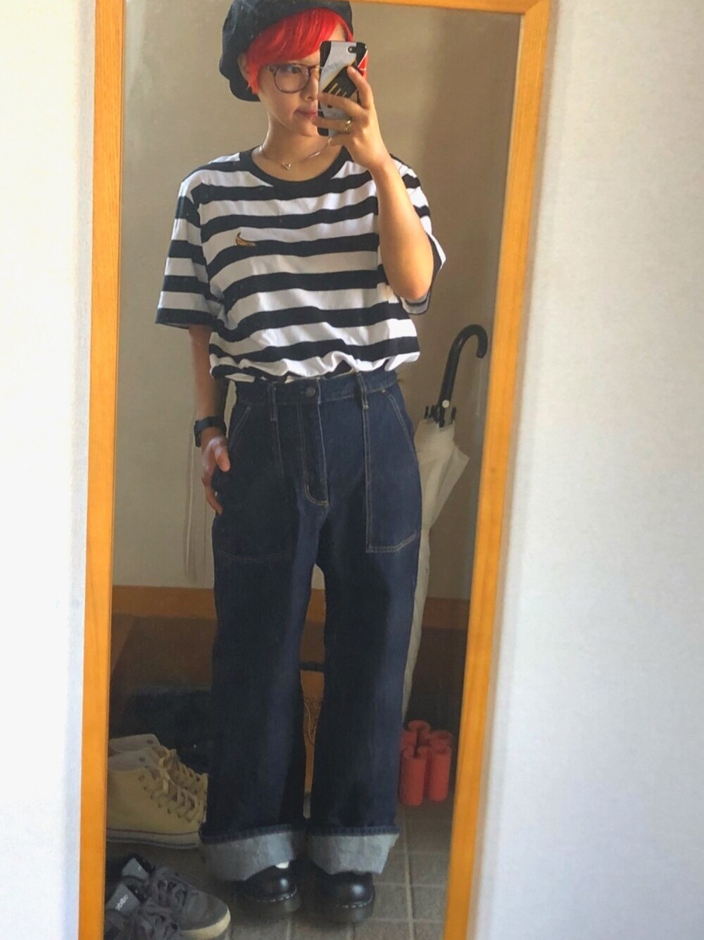 「ハンチング、伊達眼鏡、ネックレス、Tシャツ、ボーダー、ワイドデニム、デニム、腕時計、Dr.Martens、2018マイベストコーデ」｜「UNIQLOのアイテム（メガネ、ブラウン系）」を使った、ろいどさん（レディース・152cm）の秋コーディネートの1枚目の写真