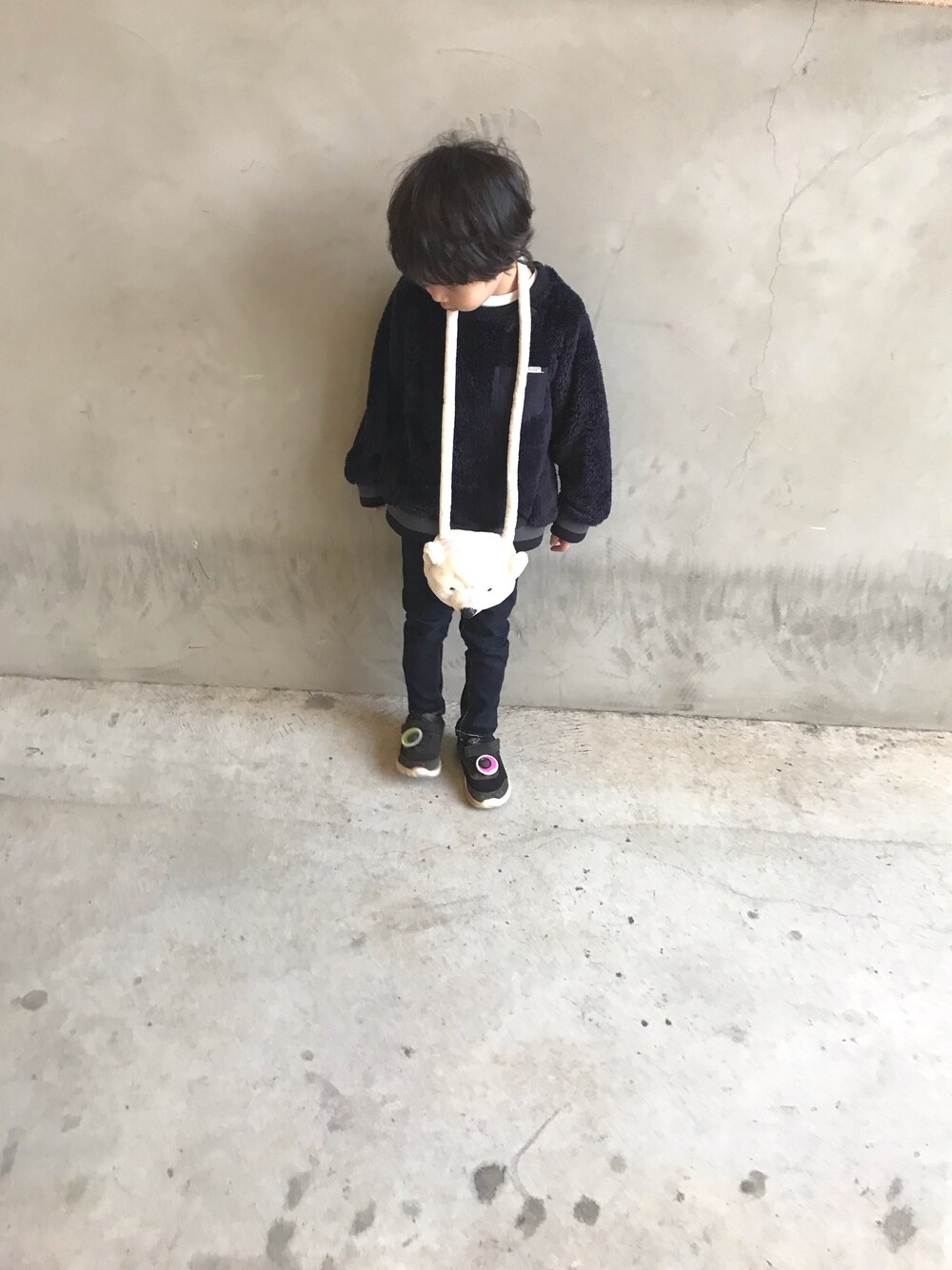 「ボア、ZOZO公認ユーザー、キッズファッション、秋のコーデ、男の子コーデ、デニムパンツ、シンプル」｜「apres les coursのフリーストレーナー（スウェット、ブルー系）」を使った、Ryuさん（キッズ・100cm）の秋コーディネートの1枚目の写真