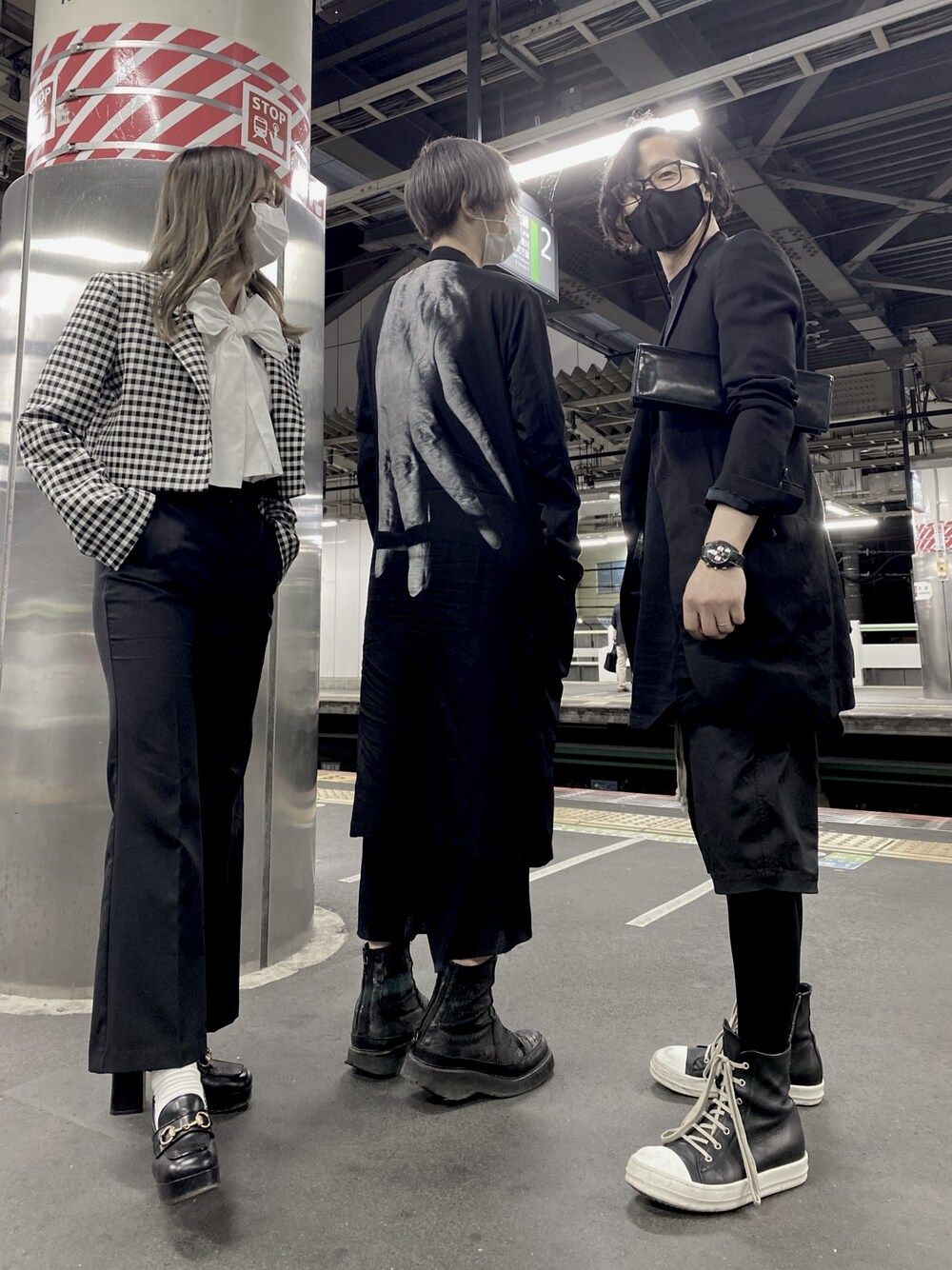 「RICKOWENS、RICK OWENS」｜「GUCCIのアイテム（パンプス、ブラック系）」を使った、trestelle2012さん（メンズ・173cm）の春コーディネートの1枚目の写真