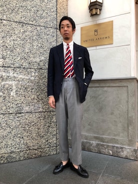 「UNITED ARROWS（ユナイテッドアローズ）の＜CARUSO(カルーゾ）＞トロピカルウール ワンプリーツ パンツ（スラックス、グレー系）」を使った、吉岡さん（メンズ・174cm）の夏コーディネート