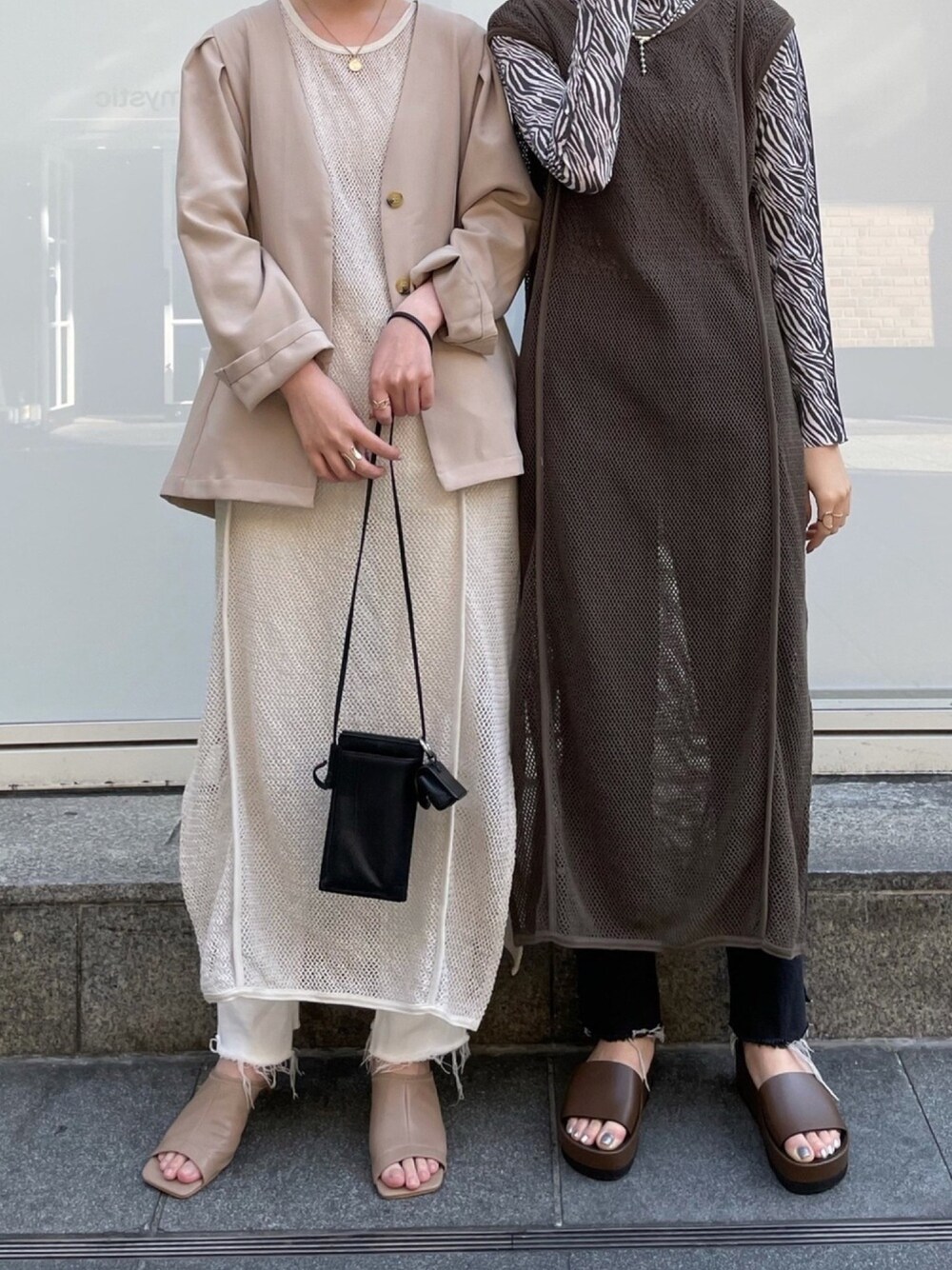 「おしゃれさんと繋がりたい、リンクコーデ、双子コーデ、高身長女子、メッシュ、レイヤードスタイル、ベージュコーデ、ゼブラ柄、ワンピース、ロングワンピース」｜「mysticのコインネックレス（ネックレス、ゴールド系）」を使った、ayakaさん（レディース・164cm）の春コーディネートの1枚目の写真