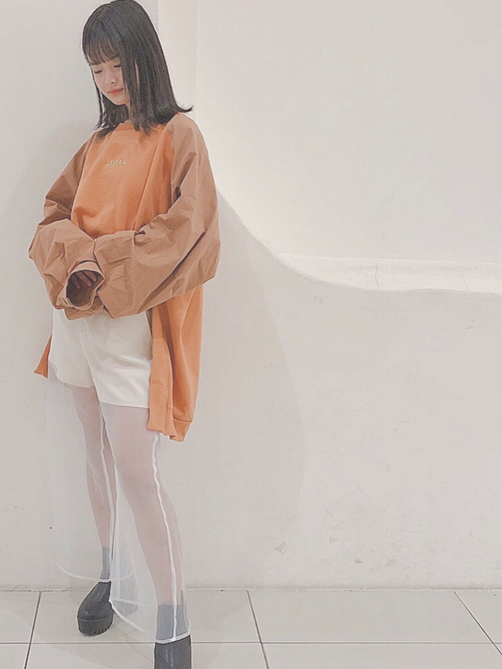 「JINCL、GRL」｜「JINCLのアイテム（スウェット、オレンジ系）」を使った、Lara♡さん（レディース・158cm）の春コーディネートの1枚目の写真