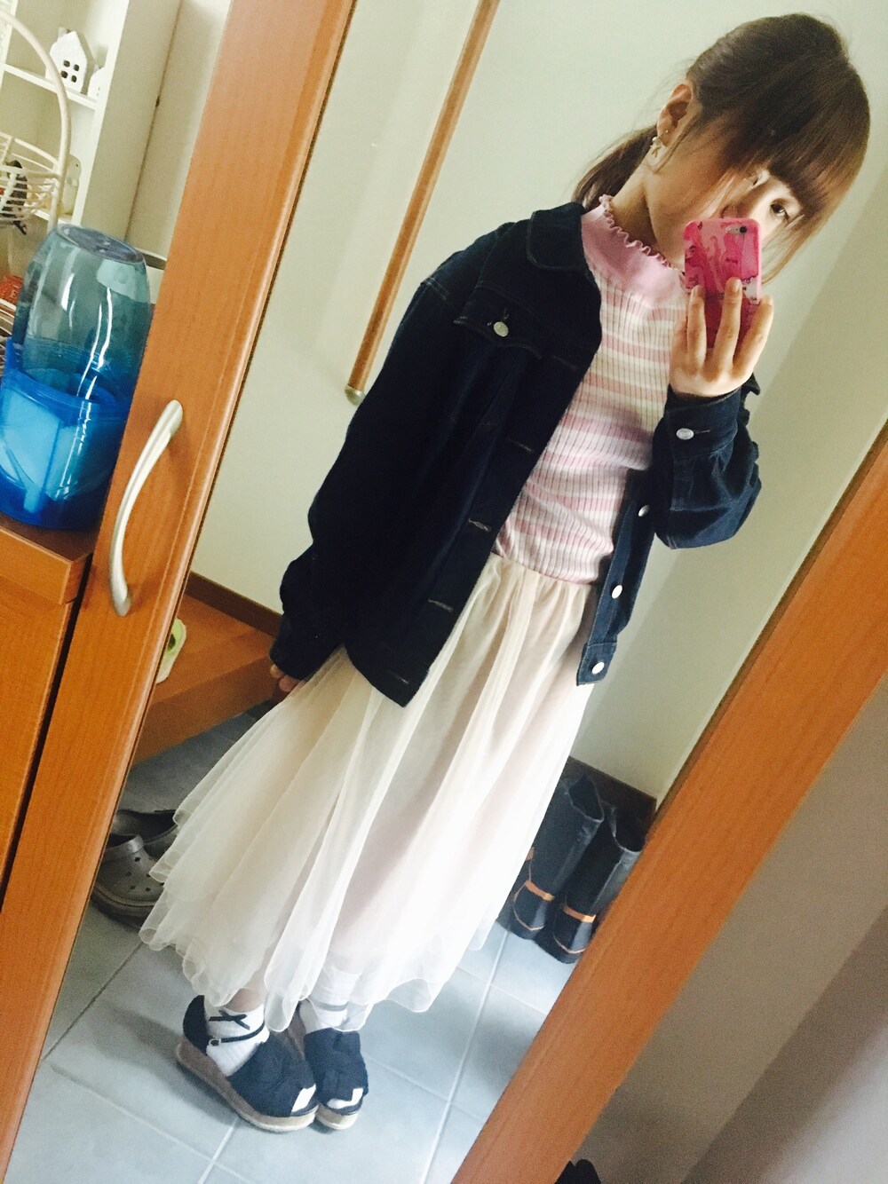 「はるコーデ、spring、pink、denim、大学生、ボーダー、チュールスカート、ゆるふわ、モテ服、nice claup」｜「one after another NICE CLAUPのビッグGジャン（デニムジャケット、ブルー系）」を使った、Moeka.Kさん（レディース・155cm）の春コーディネートの1枚目の写真