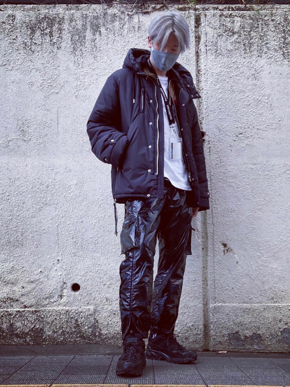 「BALENCIAGAのアイテム（アクセサリー、ブラック系）」を使った、HarutakaTomiyoshiさん（メンズ・183cm）の冬コーディネートの1枚目の写真