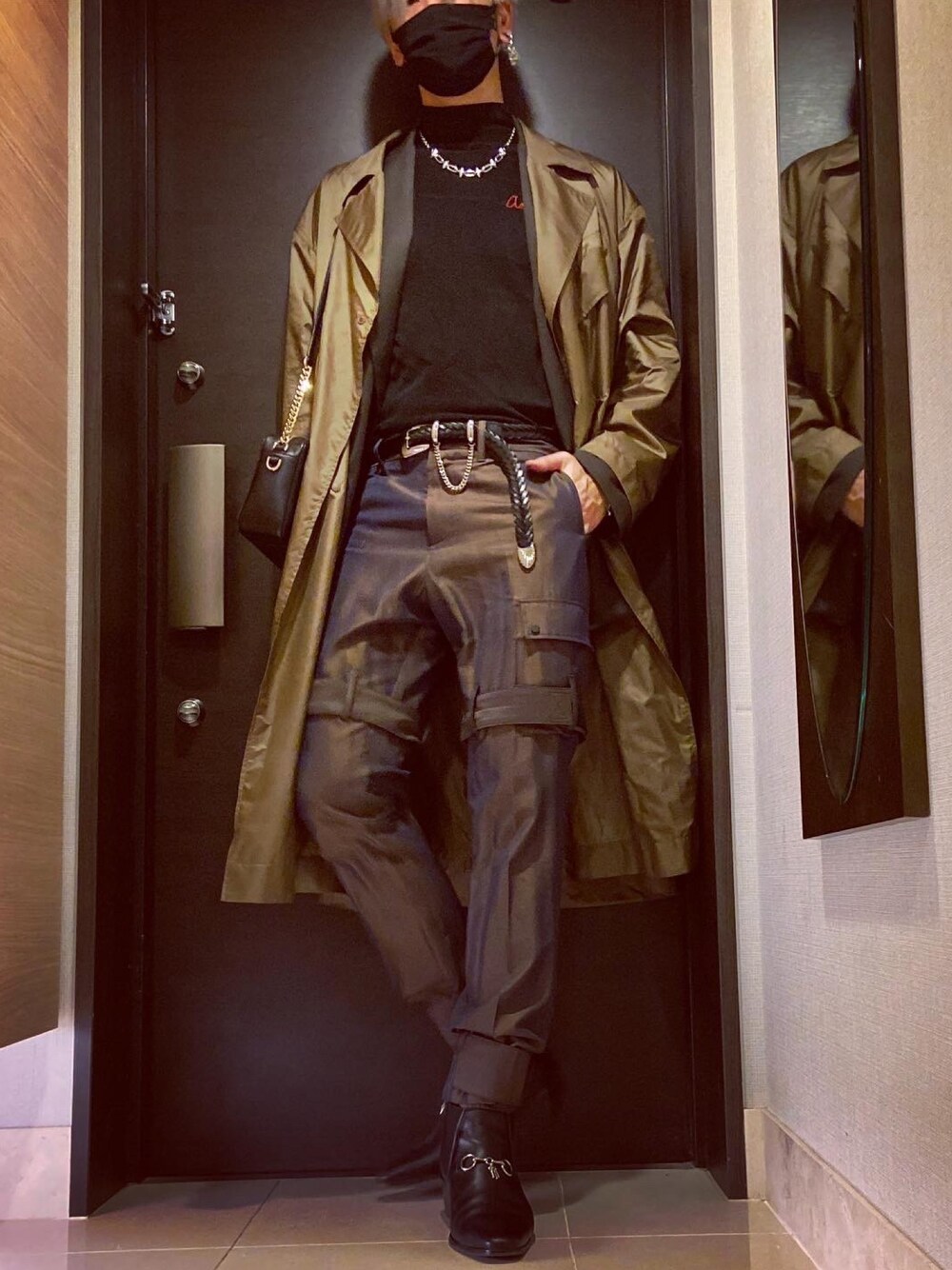 「liberumのLIBERUM(リベルム) シャンブレーボンテージパンツ（その他パンツ、ゴールド系）」を使った、HarutakaTomiyoshiさん（メンズ・183cm）の冬コーディネートの1枚目の写真