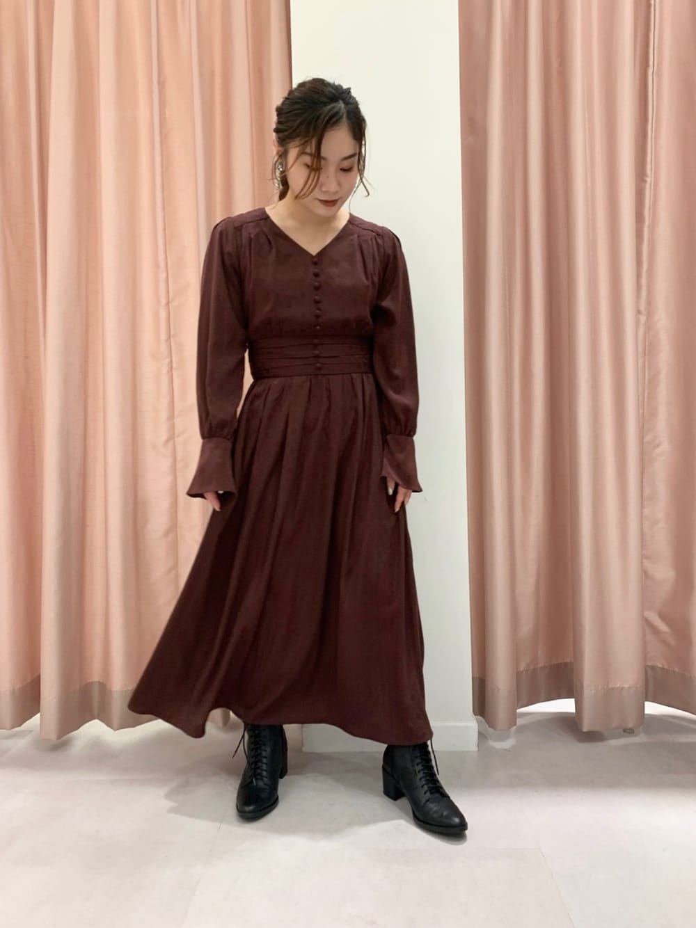 「ジルスチュアート、JILLSTUART、js、ワンピース、ブーツ、小花柄、パールイヤリング」｜「JILL STUARTの◆アラーナワンピース（ワンピース、レッド系）」を使った、manaさん（レディース・145cm）の冬コーディネートの1枚目の写真