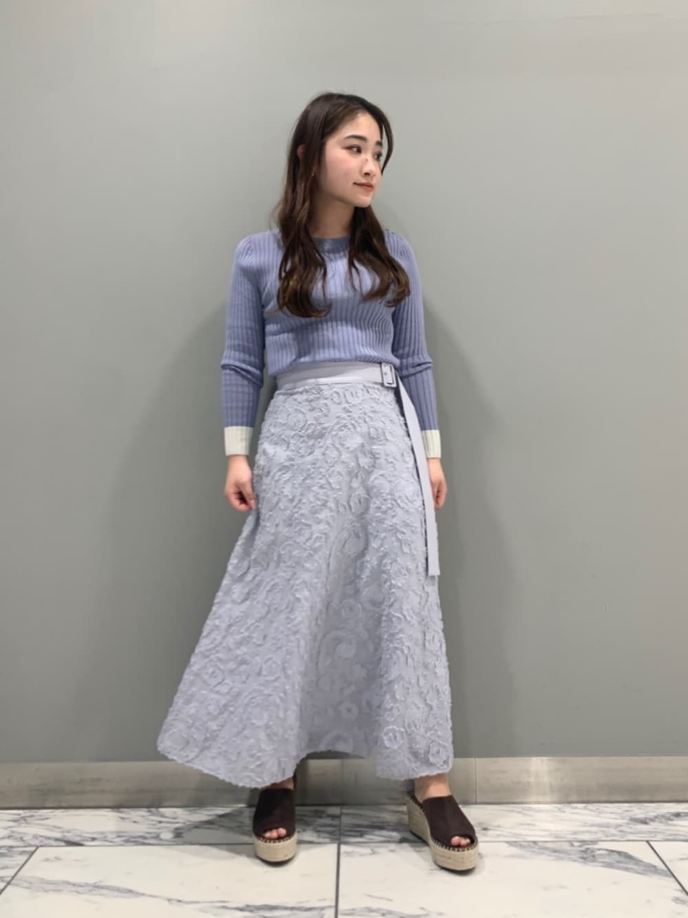 「ジルスチュアート、JILLSTUART、js、春コーデ、着回しコーデ、低身長、春カラー、リブニット、大人フェミニン」｜「JILL STUARTの◆ジュリニット（ニット/セーター、ブルー系）」を使った、manaさん（レディース・145cm）の春コーディネートの1枚目の写真